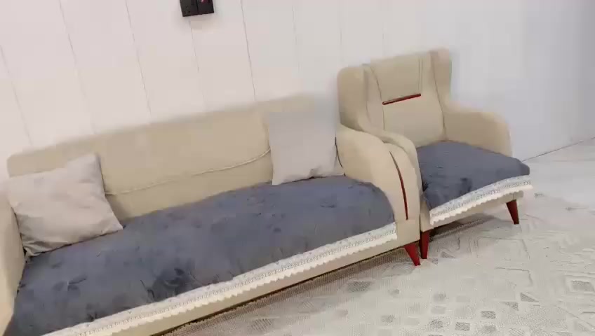 للبيع بسعر مناسب ‭٠٧٧١ ٢٣٠ ٥٥١٨‬
