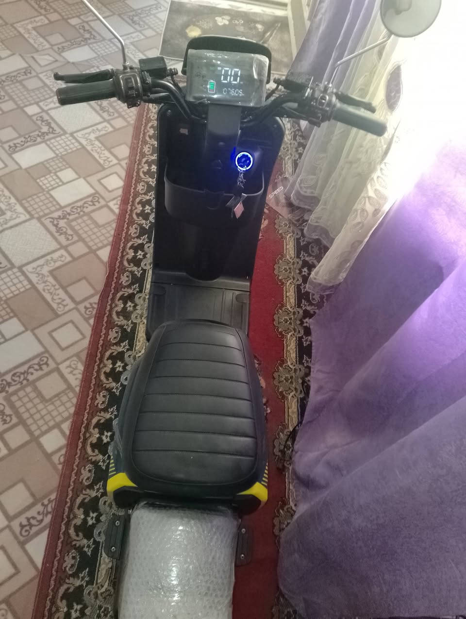 سلام عليكم للبيع R11 موصفاته نضام بك دبل سويج وكارت 
5بطاريات بطاريات نص عمر دبل اشاره سرعه 70 حقيقي 
دراجه ما متعوبه بس خليته على شحن زايد 
انضف من صوره سعر 500وبي مجال مكاني كربلاء لحولي جديد   رقم الهاتف ***********
