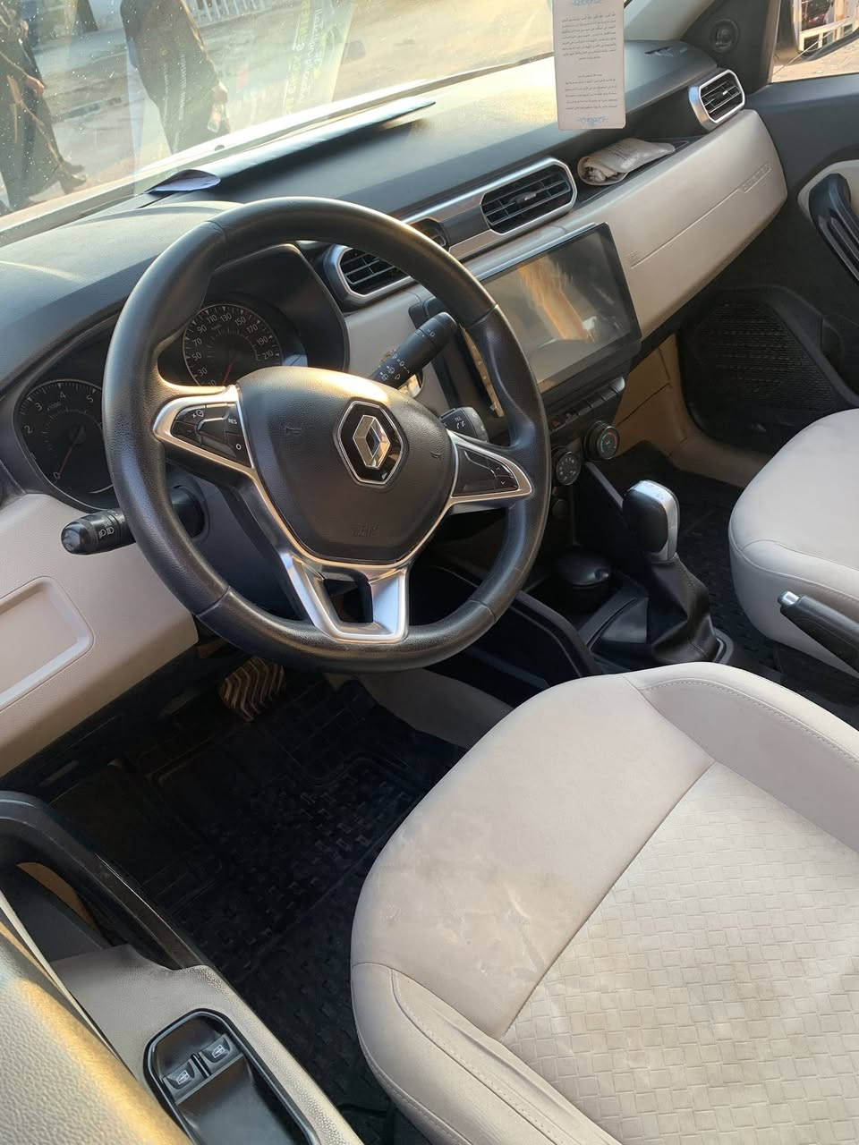 رينو داستر موديل 2019 السياره حلوه ونظيفه سيارة بيت كير ومحرك نيسان سعة المحرك( 1600 ) 4 سلندر كفاله عامه السعر 10,000$ (دفتر وبيهه مجال) 
***********
