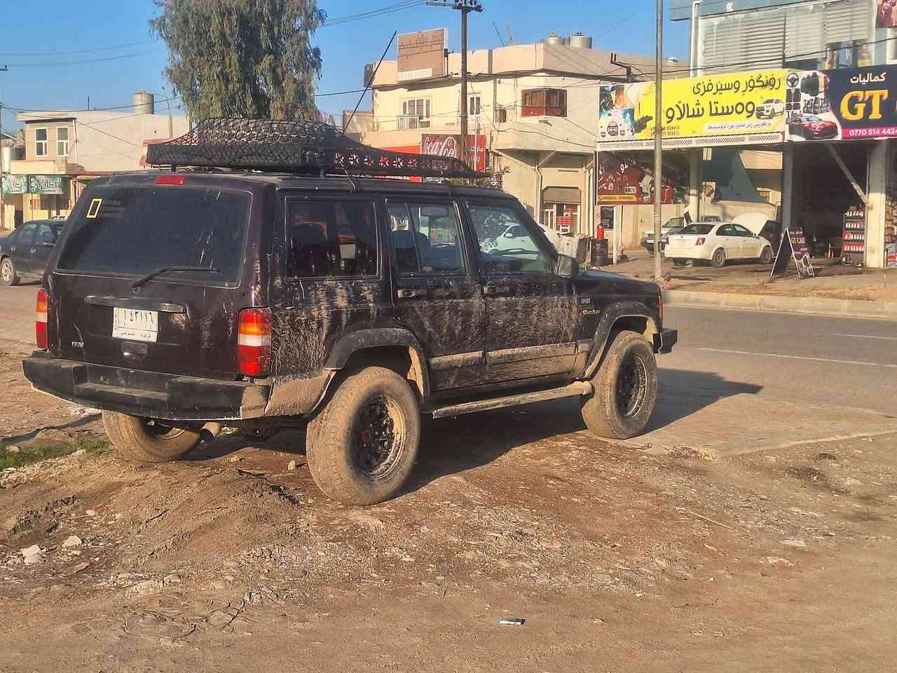 جيب موديل ١٩٩٠ بلادي من دعاميه لدعاميه  بدون ضرر بدون قطرة معجون  دمارات ع بلادي  تبريد تدفئه  مشروع وطني السيارة بحالة جيدة جدا  بشرط التحويل 
محرك عدل ٦ سلندر بلادي   فورويل شغال  ضفيرة جديدة مكاني كركوك بيع فقط نقدا  السعر ٥٢ وبي مجال 
***********
