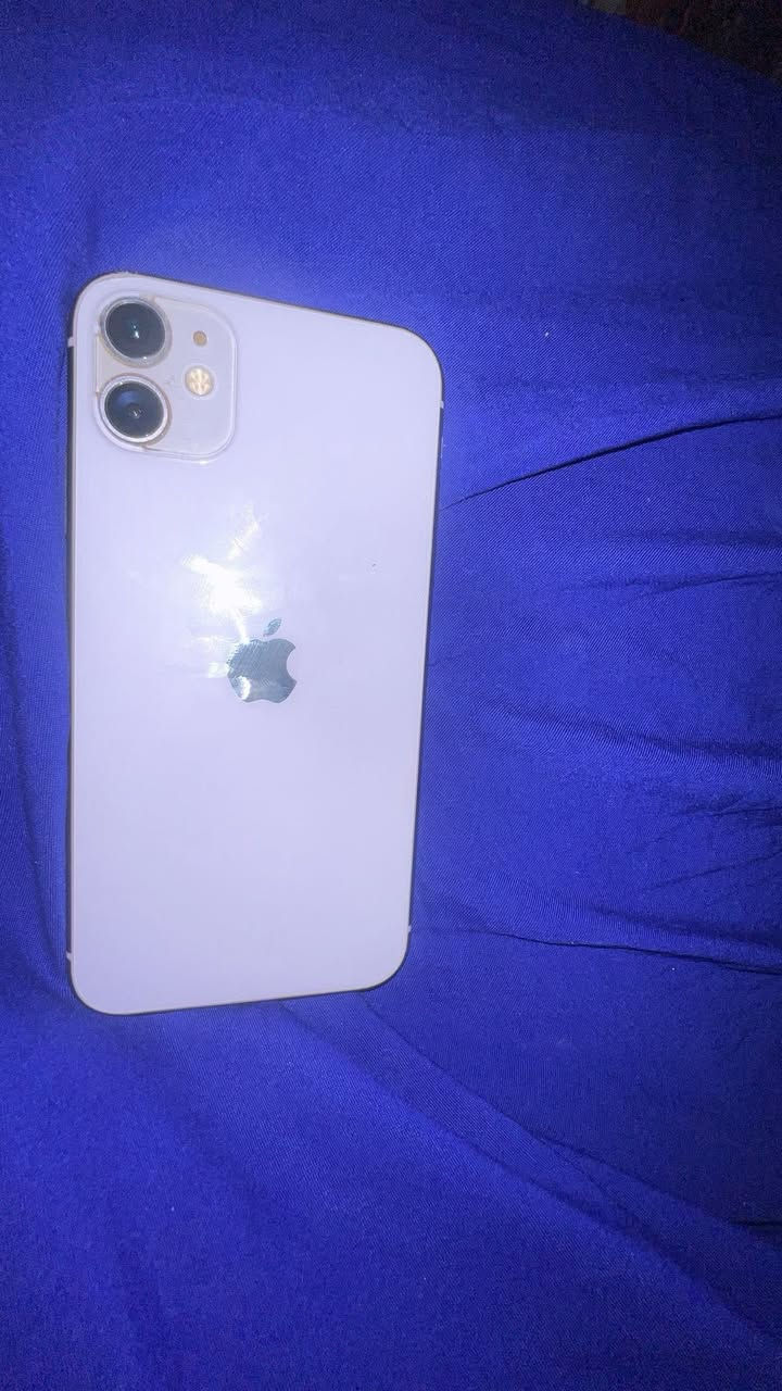 السلام عليكم ‏iPhone 11 عادي ‏ما بدل بي شي ‏وبيفطر الصغيرة بشاشة ‏ما أثر على اللمس
‏السعر 250￼ ‏مكاني البياع الشهداء  ￼‪***********‬
