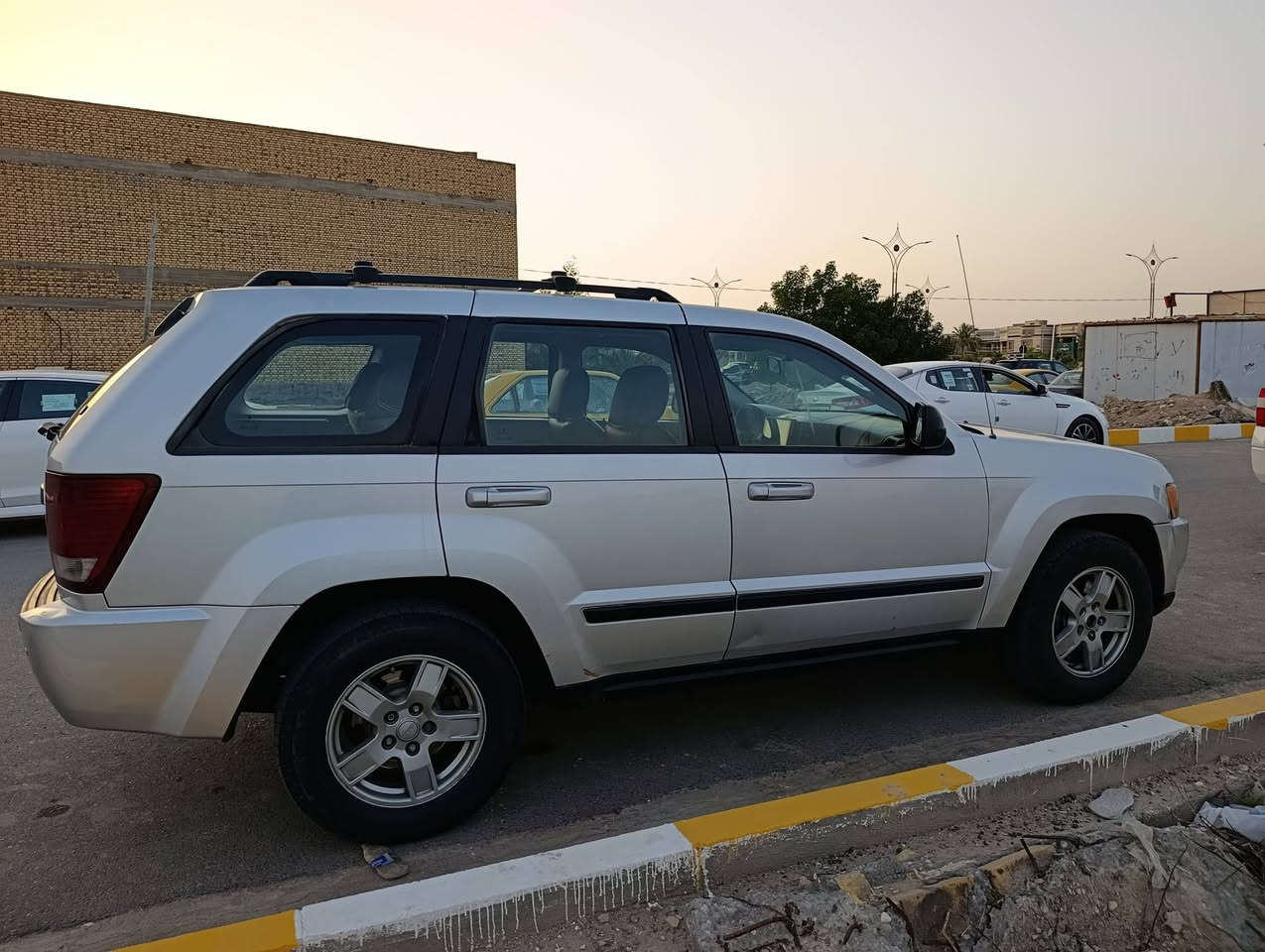 جيب لاريدو موديل 2007
بسمي ثاني يوم حولك 
جاهزه بس تبريد كبريسر عاطل 
ضربه خشم جامله لايسر صبغ تلكيط 
عنوان سياره ذي قار شطره ***********
و مراوس حسب رغبه
