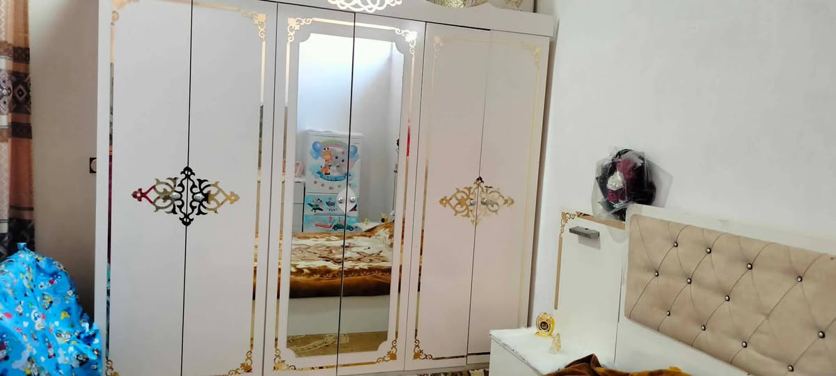 غرفه نوم 5 قطع نضيفه جدآ بدون عيب سعر 375 نهايته الشراي يتصل عل رقم ‏‪***********‬‏ عنوان حي السماح
