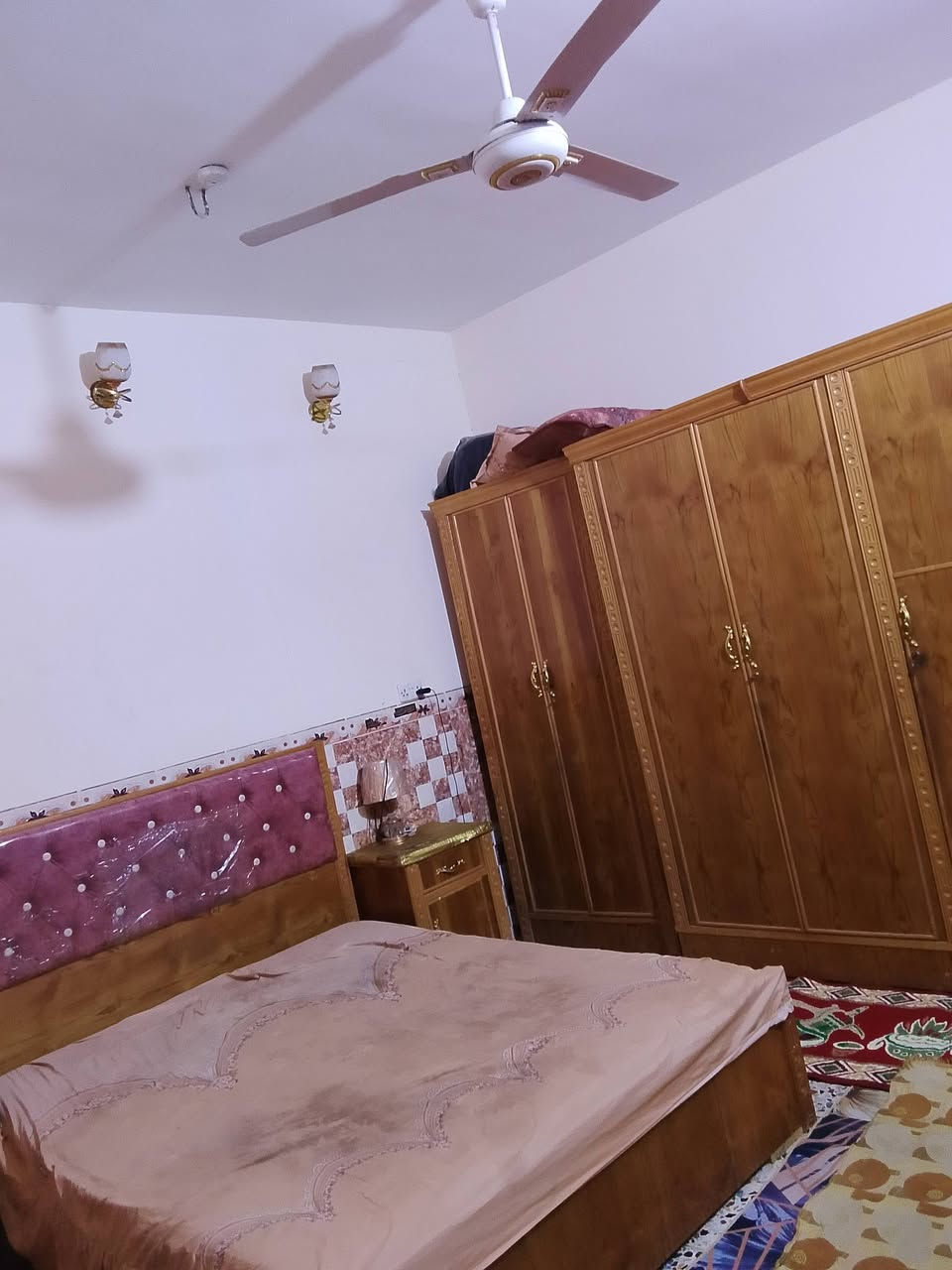 اللهم صل على محمد وال محمد بيت زراعي كامل طابقين الامين خلف السده الثانيه بل بستان  مي كهرباء مجاري السعر 80 وبي مجال بسيط لغرض الضرف سند 25 لمساحة 100 متر مربع ل استفسار ***********
