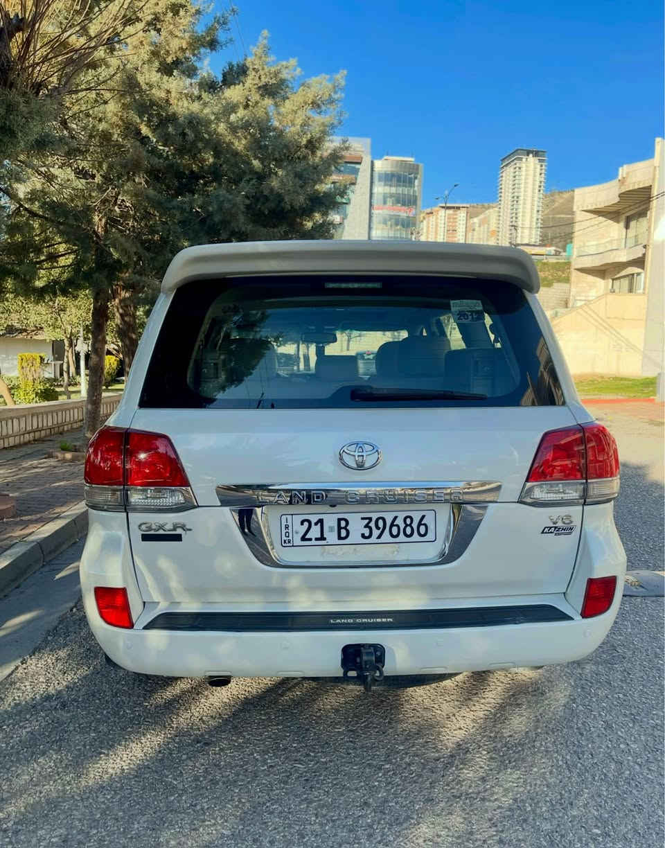 لاندکرۆزەر ٢٠١١ فتیم فول یادی ٦٠ ساڵە 
ناو کرێمی کوشنەکانی جوانو تازەیە 
٢٧٠٠٠٠کم حقیقی ڕۆشتوە بێ کرانەوە
٢ بەسمە 
سەلاجە تەبرید مرکزی سلاید 
سەیارەکە تازە و جوان ماوەتەوە یەک دینار مەسرەفی نیە 
سەنەوی و تابلۆی تازە تا ٢٠٣١ تحویل و غرامە هەمان ڕۆژ 
گێڕ مەکینە ئەکسل دەبڵ ئەکسل بە شەرت بێبتەقەو رەقە تایەی تازە
بۆیاخ (چەمەلەخی دوای سەیەق پەڵەیەک +دەرگای دوای سایەق پەڵەیەک لەسەر شوخت بێ ناوگرتن + چەمەلەغی سەکن پێشەوە سارد) 
سلێمانی 
نرخ ٢٨٥ گەڵا مەجالێکی کەم 
***********
لاندگروزر ٢٠١١ فتیم فول مواصفات ٦٠ سنە میلاد
داخل کریمیبو کوشنات کلش جدید 
٢٧٠٠٠٠کم مشی بدون مکینا مکفول کپس 
٢ بصمە 
ثلاجە و تبریز مرکزی سلاید 
سیارة مکفولە من مصروف و مابیها مصرف کلش جدید 
سنوی و رقم جدید ٢٠٣١ غرامات تحویل بشرط نفس الیوم 
محرک و گیر بشرط ما مفتوح مابیها خلل اکسل و دبل اکسل بشرط تایرات جدید 
بنسبە بجمها فقط ربع جملغ خلفی سایق و ربع باب خلف سایق مو دعم عن الشخط و جاملغ امام سکن بیها بارد )
مکان سیارە سلیمانیە 
سعر ٢٨٥ ورقە و مجال بسیط للطیبین 
.٧٧١١٥٢٦١٨١ السليمانية, العراق
