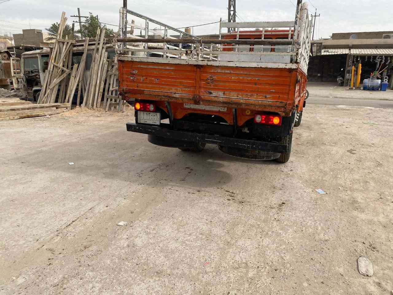 للبيع مارسدس اخرس موديل 82 بسمي مشروع وطني رقم بغداد تحويل ثاني يوم. ***********
