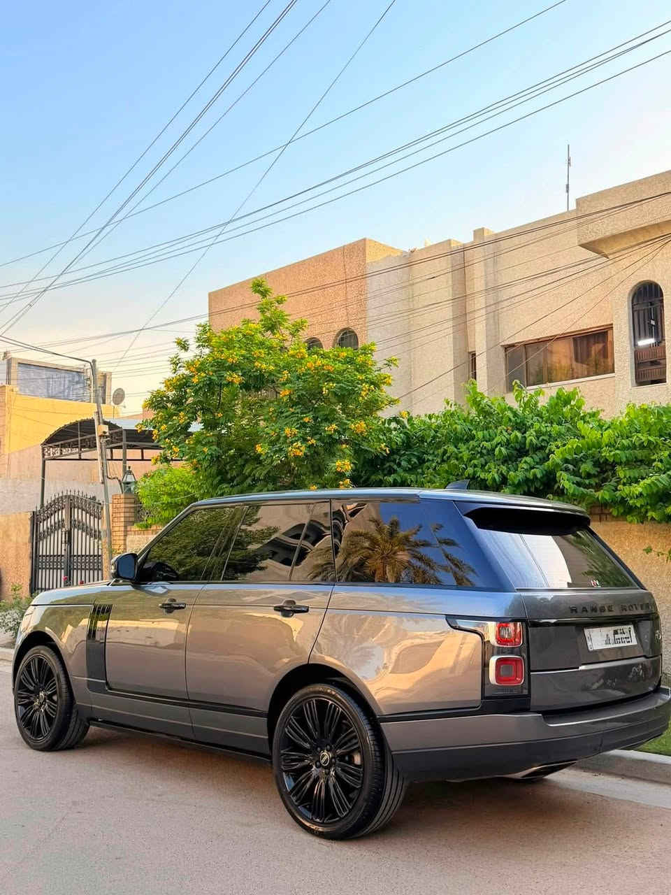 السلام عليكم
رانج روفر 2019 امريكي 
داخله كلين بيها ٣ قطع صبغ بدون دواخل بدون ايرباك 
السيارة جاهزة وكامله بدون اي نقص او مسج 
ماشيه 90 
رقم بغداد 
مكاني بغداد زيونه 
***********
السعر 32000
