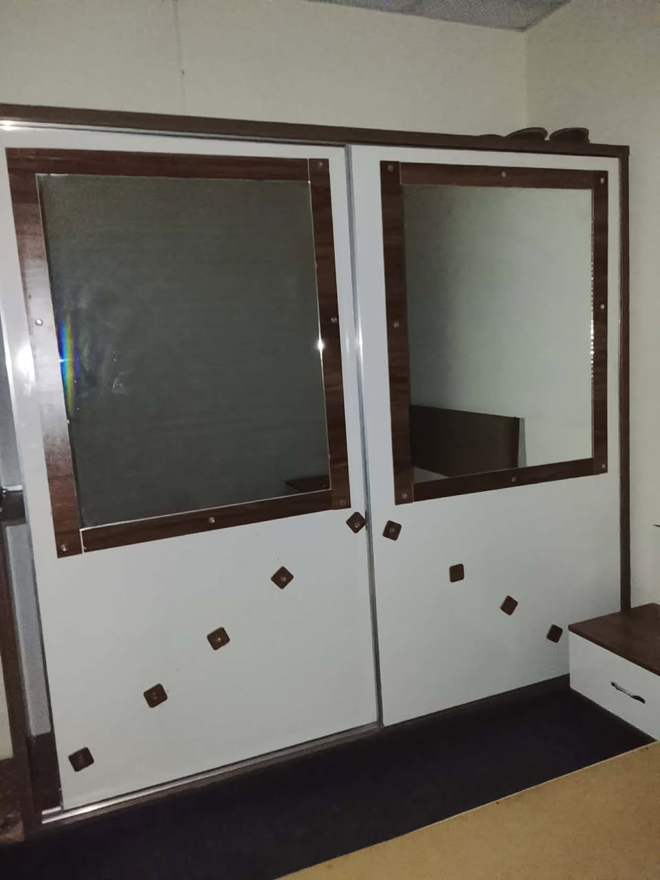 سلام عليكم
غرفه نوم مستعمله كدامك ڝـٍُْ📹ـٍْۆڑهٍ 

الي يعجبه يجي يشوفه ويقيمه 

*********** خابر واتساب
