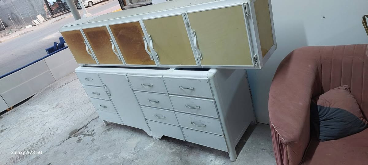 (بيع وشراء اثاث المستعمل )
 متوفر عدنا. كاونترات شغل جديد مبطن درجه اولى بوري محشه خشب 
نشتري اثاث مستعمل. قنفات  كاونترات  اثاث منزل كامل. تواصل  [*********** ](واتساب) البصرة, العراق

