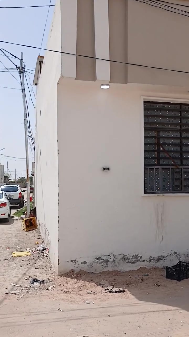 سلام عليكم بيت للبيع مساحه 115مربعه بيت ركن ستقبال+ 2غرفه نوم +مطبخ+2صحيات خارجي وداخلي+هول+صطح+تانكي+كيزر+مخسله+خط مولد+خط انترنيت كهربائيات كله شغاله///////بيع مستعجل///***********/////***********
