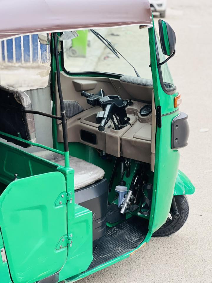 سلام عليكم
تكتك باجاج مضلع مديل [2022شهر 12 ] رقم وسنوية بسمي كفاله عامه من عده ضربة لي ذاكرهة بلفديو محرك كفاله تخم تاير ابو لحية جديد يراد ترتيب شوية 
لعلوان بغداد البلديات بشارع المصرف 
التصال رقم وانساب ***********
