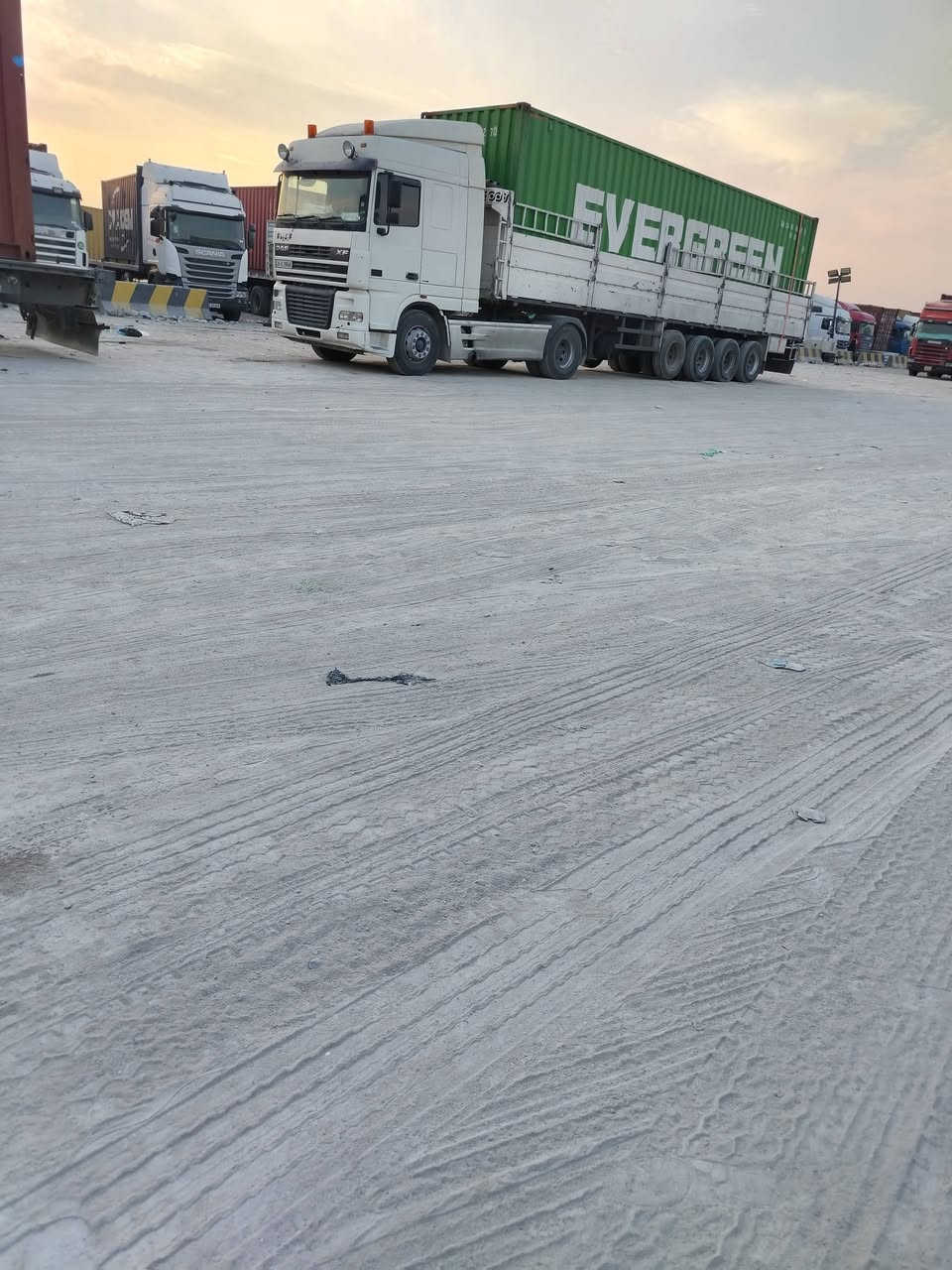 السلام عليكم
البيع داف موديل 2002 رقم دهوك اب اسمي اني سياره مكفوله كفاله عامه شرط طخم تأيرات بيها مال شغل
محرك كير عادي اكسن وقماره شاصي شرط رأس وعربانه السياره مكفول
*********** واتساب فقط
***********
