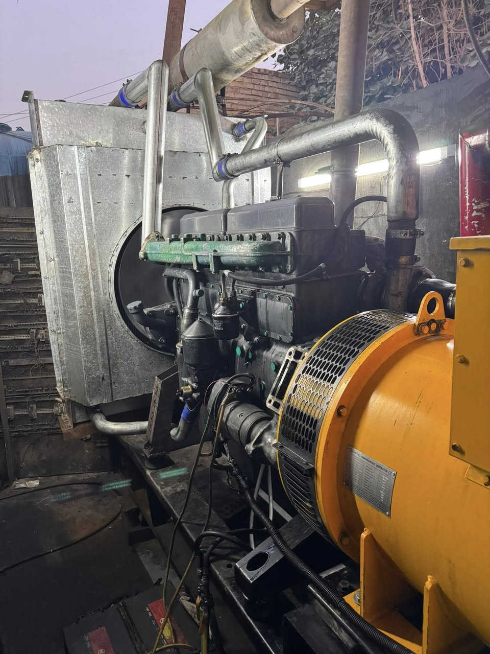 بيع اسكانيه 13 بم 88قبل شهرين طابكينهه
راس التوليد سانفور 90 بلميه نظيف والمكينه للتبخير ولا تنقيص والشاصي عالي 
العنوان/بغداد /الحريه***********
