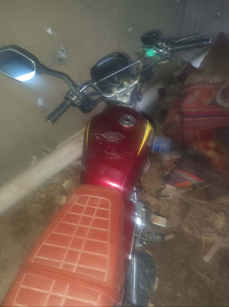 السلام عليكم دراجه للبيع سفان سونك جديده محرك 200السعر مو يمي اتصلو على الرقم ***********اني مكلف بل النشر
