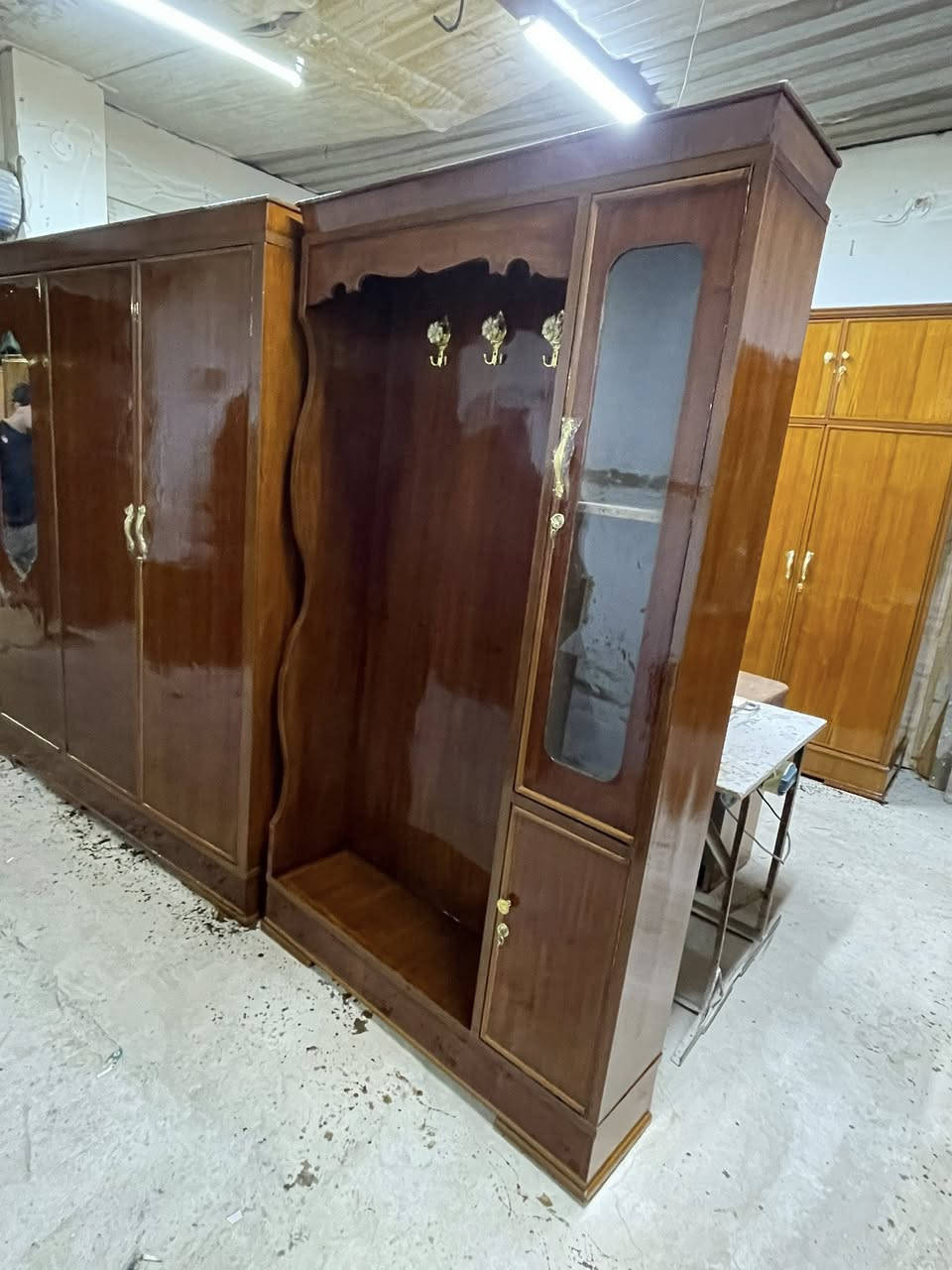 غرفه أم الخمسه سعره ٤٩٠ وبيه مجال مكان النجف ***********
