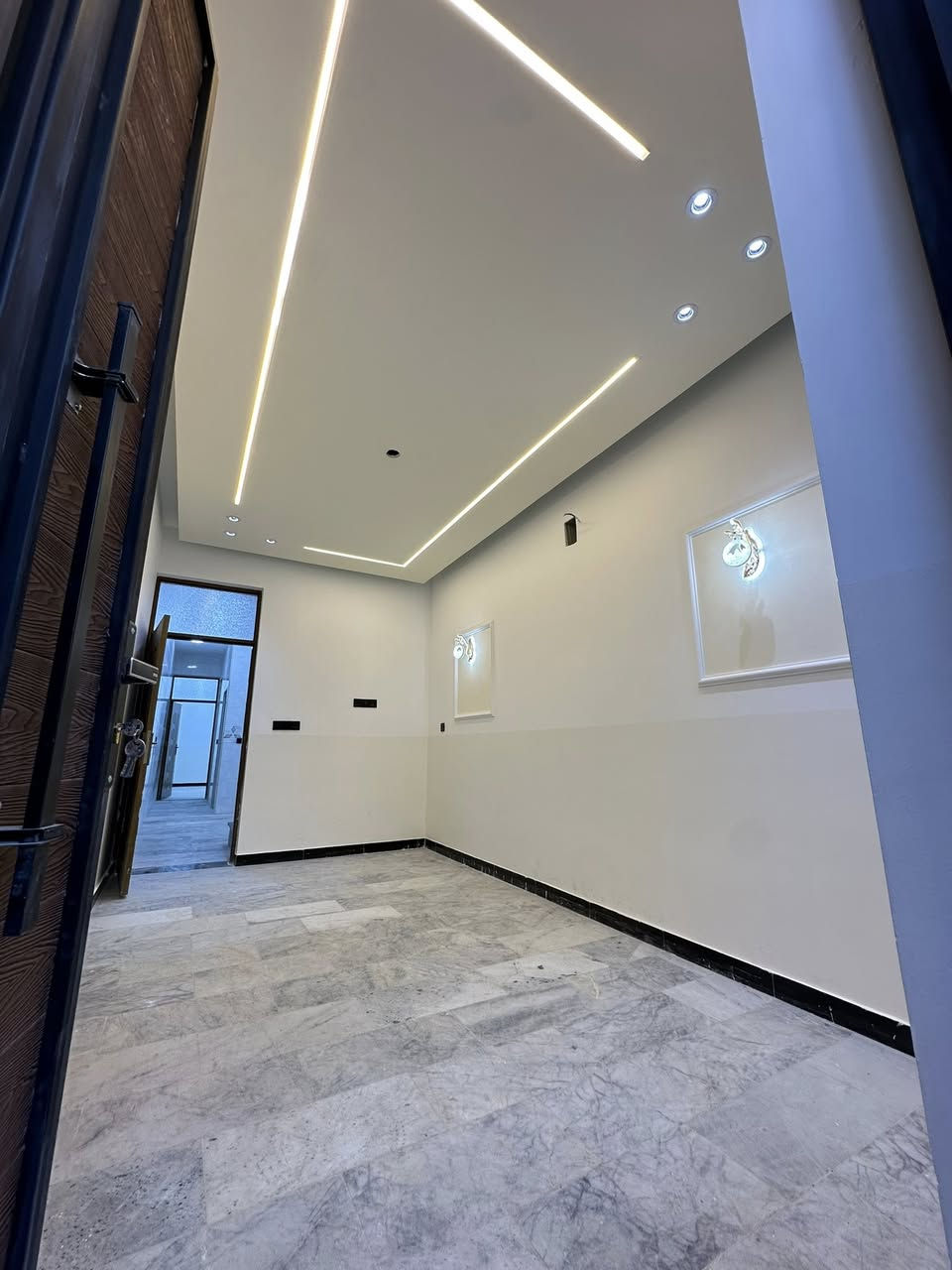 ٦٤ للبيع بناء حديث
يحتوي على #استقبال #مطبخ #خدمات #٣غرف

الموقع 📍الشعب حي العقاري ضباط الكويتي

للأستفسار آكثر الأتصال على الأرقآم***********

القريشي للوساطة العقارية

