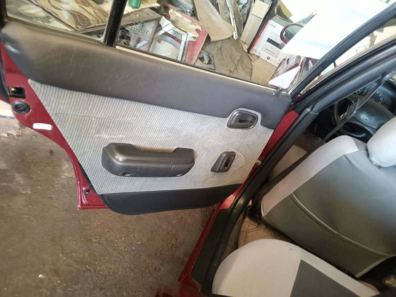 السلام عليكم اخوان : ⚜️⚜️
* تويوتا كورلا محور للبيع موديل  94 *
السياره بأسمي /  مشىروع وطني /

* تخم تاير 
* كهربائيات كلها شغالة  سنتر لوك تفتيح تقفيل جنطة على الريمونت 
* مصبوغة عام للجمالية فقط مكفوله من الضربة 
*صدر امامي خلفي جديد
* دواخل جديدة ( السيارة احلى من الصور )

رقم الهاتف ( ‏‪0781 836 3243‬‏) 

غير متواجد على الفيس اتصال فقط)
العنوان/ واسط_ نعمانية
