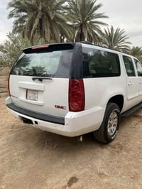 يوكن جمسي 2008 خليجي ،اصل ابيض طبله ،دواخل عسلي سياره مكفوله من ضربه و...