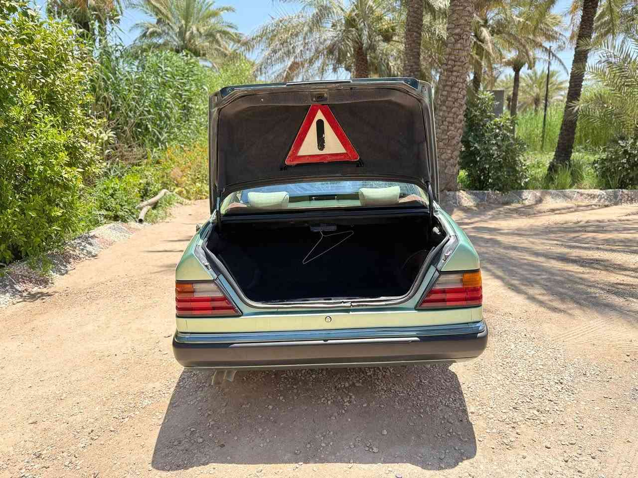 السلام عليكم ورحمة الله وبركاته 
للبيع مارسدس دب موديل ٩٢ بلادية 
السعر المطلوب ٧٠ ورقة 
سيارة جاهزة من كلشي تبريد وحداديه وادامه وكهربائيات 
ماتصرف عليها اي شي مكان السيارة كربلاء الهندية 
*********** 
اتصل وبيك خير وتدلل
