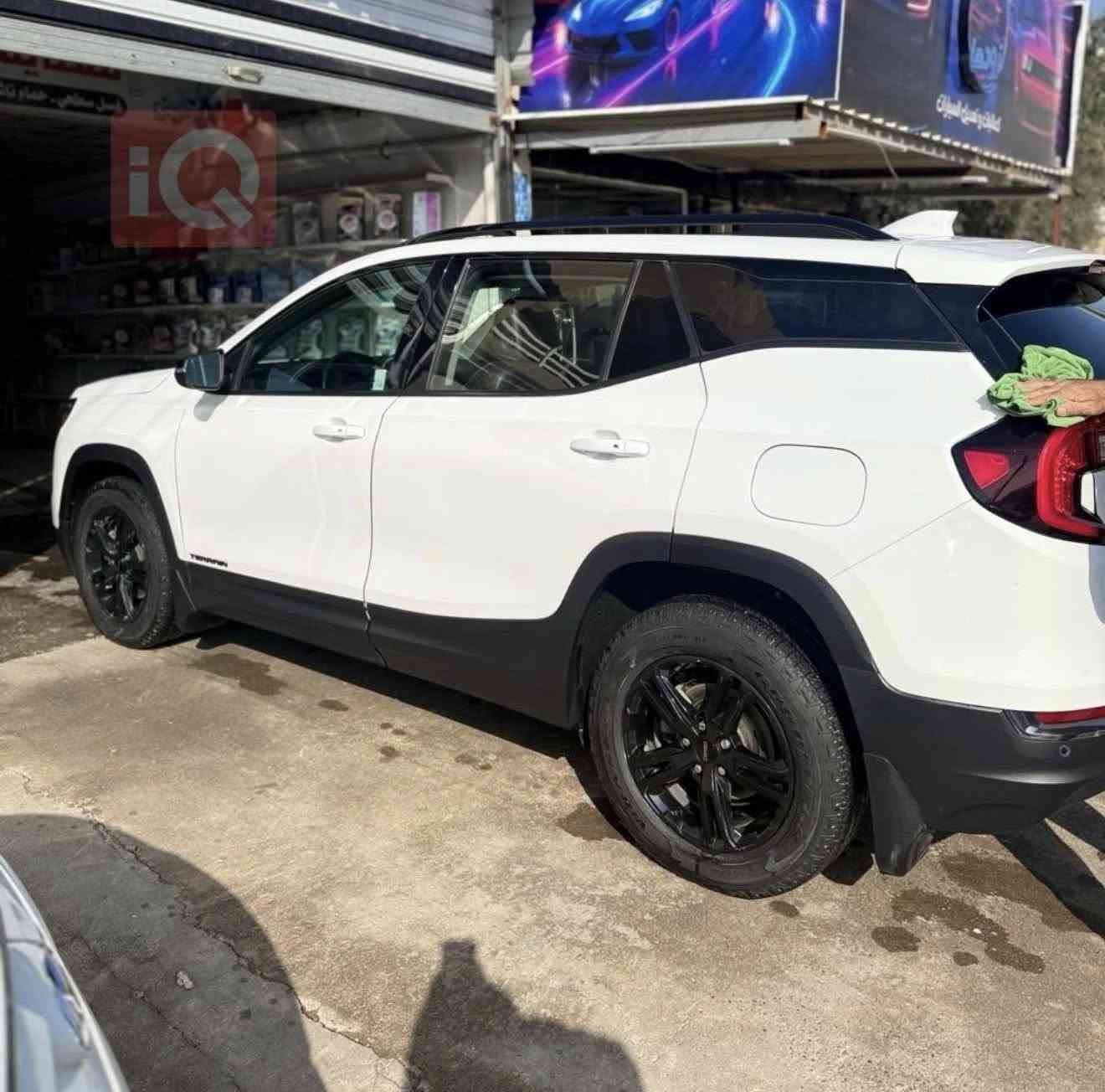 𝐆𝐌𝐂 𝐓𝐄𝐑𝐑𝐀𝐈N -2024- AT4

‎جي ام سي تيران AT4 موديل : 2924

اللوان : ابيض

عداد المسافة : 33 الف ميل

‎حجم المحرك : 1.5L TURBO (4،سلندر)

‎المصفات : AT4
 
‎فول فول مواصفات 𝟏/𝟏

‎داخل اسود جلد
‎فتحة سقف بانورما
‎داتــــاشــــو
‎شـــاشـــة الكتـــرونـــي 
‎بصمة تشغيل
‎ابواب بصمة
‎تشغيل عن بعد (𝐑𝐄𝐌𝐎𝐓𝐄 𝐒𝐓𝐀𝐑𝐓)
 
‎شاشة دشبول ديجيتال
‎سستم سماعات (𝐁𝐎𝐒𝐄)
‎كامـــيرا
‎هاند بريك بصمة

‎اوتو ستارت (𝐀𝐔𝐓𝐎 𝐒𝐓𝐀𝐑𝐃)
‎اوتو ستوب (𝐀𝐔𝐓𝐎 𝐒𝐓𝐎𝐏)

‎رادار امامي (تحديد مسار)
‎رادار جانبي  (نقاط عمياء)
‎رادار خلفي (التحذير من الاصطدام)

‎حساسات جانبي 
‎حساسات خلفي 
‎
نظام : 𝐄𝐂𝐎
‎نظام : 𝐍𝐎𝐑𝐌𝐀𝐋
‎نظام : 𝐒𝐏𝐎𝐑𝐓
‎كشنات جلد 
‎كشنات كهربائي
‎كشنات خزن+ميموري 
‎كشنات هيتر
‎تحكمات استيرن 
‎استيرن هيتر
‎تبريد مركزي 
‎فورويل (𝐀𝐖𝐃)
‎لايتات 𝐋𝐄𝐃 ليد عدسة زينون بيلادي
‎بيلاجكتور 𝐋𝐄𝐃 ليد بيلادي
‎بكلايتات 𝐋𝐄𝐃 ليد بيلادي
‎
ويل كروم

رقم اربيل 

السيارة باسمي 

‎‏ WhatsApp 
السعر 220
☎️***********

‎عنوان📍موصل
‎‏
