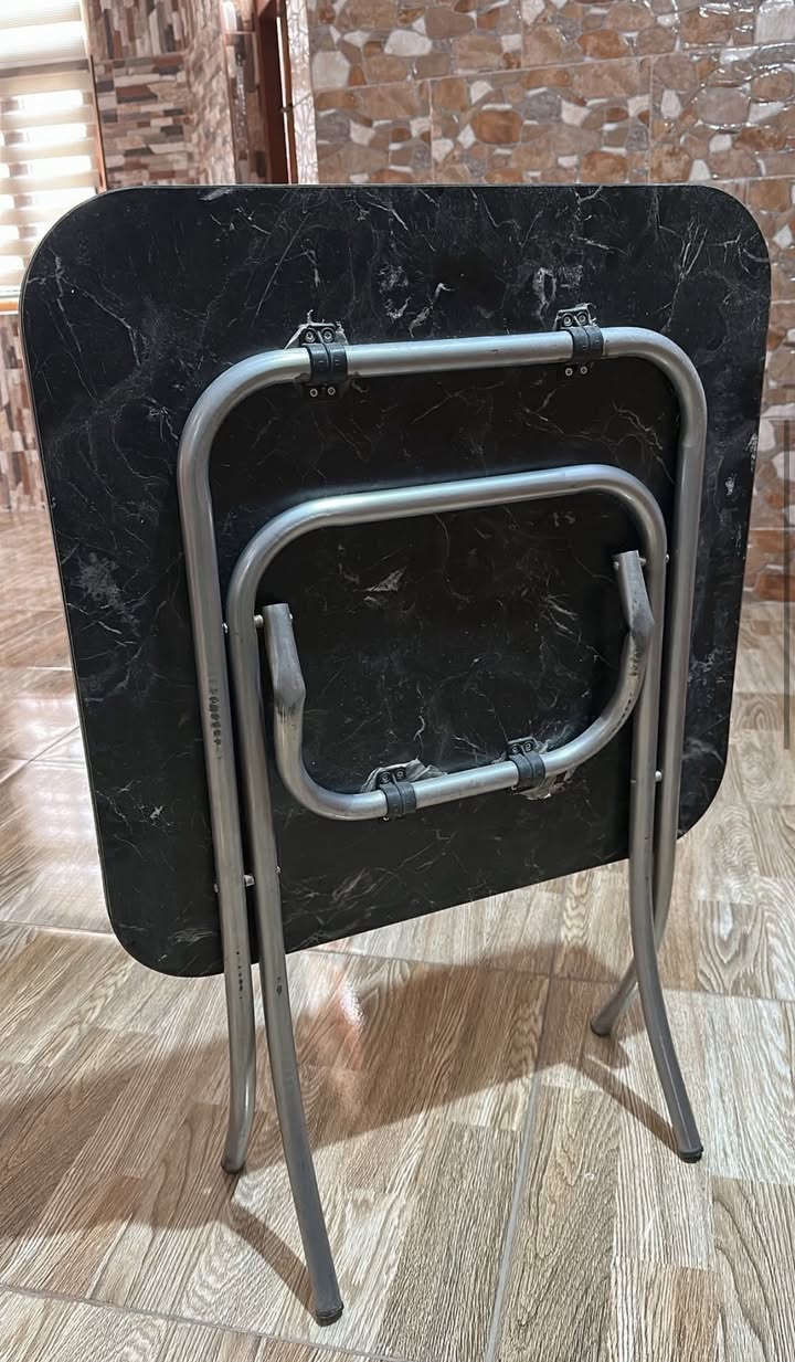 مێزی خوێندن بۆ فرۆشتن  بەشی سەرەوەی مەڕمەڕییە و زۆر کەم بەکارهاتووە قیاسی وەسەتە بۆ گەورە ئەبێ 
نرخ :١٧٠٠٠
کەلار


**إذا كنت صاحب هذا الإعلان وتريد حذفه لأي سبب، رجاءا أرسل رسالة إلى الدعم الفني**