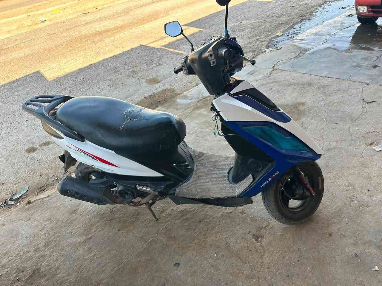 ماطور محرك 125نضيف حيل كهربائية كلهن شغاله لايت هورن أشاير تخم تاير جديد (نقص صلف يشكل بس)
مكان ال7كيلو ***********
السعر250بي مجال
