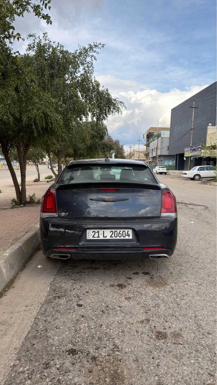 سلام عليكم اوباما c300 موديل 2018 ماشية 170 حادثها جامرلغ السكن والبونيد سيارة جاهزة كامل مكينة كير تبريد شرط وتحويل بنفس اليوم سنوية وهزة جديدة 
سعر 215 وبيها مجال 

رقم الهاتف للتواصل : *********** كركوك, العراق
