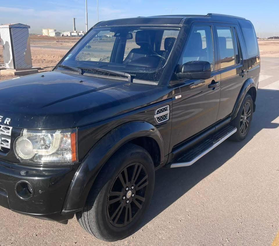 لاند روڤر 2011 وارد امريكي فول مواصفات 1/1 بلاك ادشن بيها صبغ بنيد وجاملغ خلفي مكفول السياره مكينه عادي مو سوبر كير ومكينه وكاله برغي مفاتحين بيها وعل فحص جوبلسات شغاله تبريد ثلج صدر امامي خلفي + تخم تايرات كله جديد السياره  رقم بغداد ب اسمي السيارة جاهزة فيت بم جديد دهن مال شركة اي نقص مابيها
 مكان السيارة بغداد
السعر 135 وبيها مجال للشراي
للاتصال ***********
