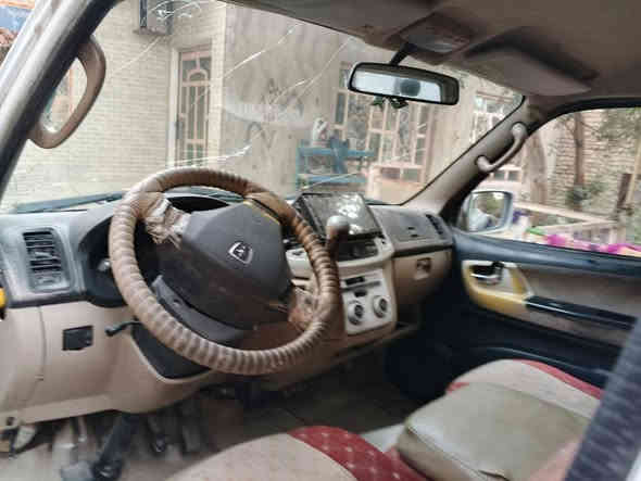 السلام عليكم منرخصه الادمن سياره جنبي H1 2014 حره سياره حلوه ونضيفه مكينه ونجي كير واكسل ياباني تخم تاير حداديه نص عمر فقط صبغ البنيد الامامي رقم بغداد  سيار كلش نضيفه ممتعوبه مكاني حله مركز للستفسار رقمي *********** غير متواج على الفيس
