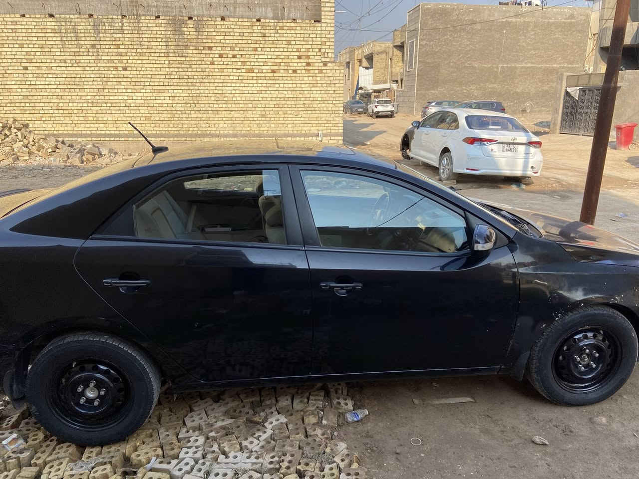 السلام عليكم 
كيا فورتي2010وارد امريكي 
السياره بيه جاملغ ايمن وشبر ونص فوك قبق البانزين 
السياره فول عدا البصمه بغداد بسمي 
محرك 2000كير محرك خير من الله 
سعر السياره 87وبيه مجال 
***********مكاني بغداد الدورة
