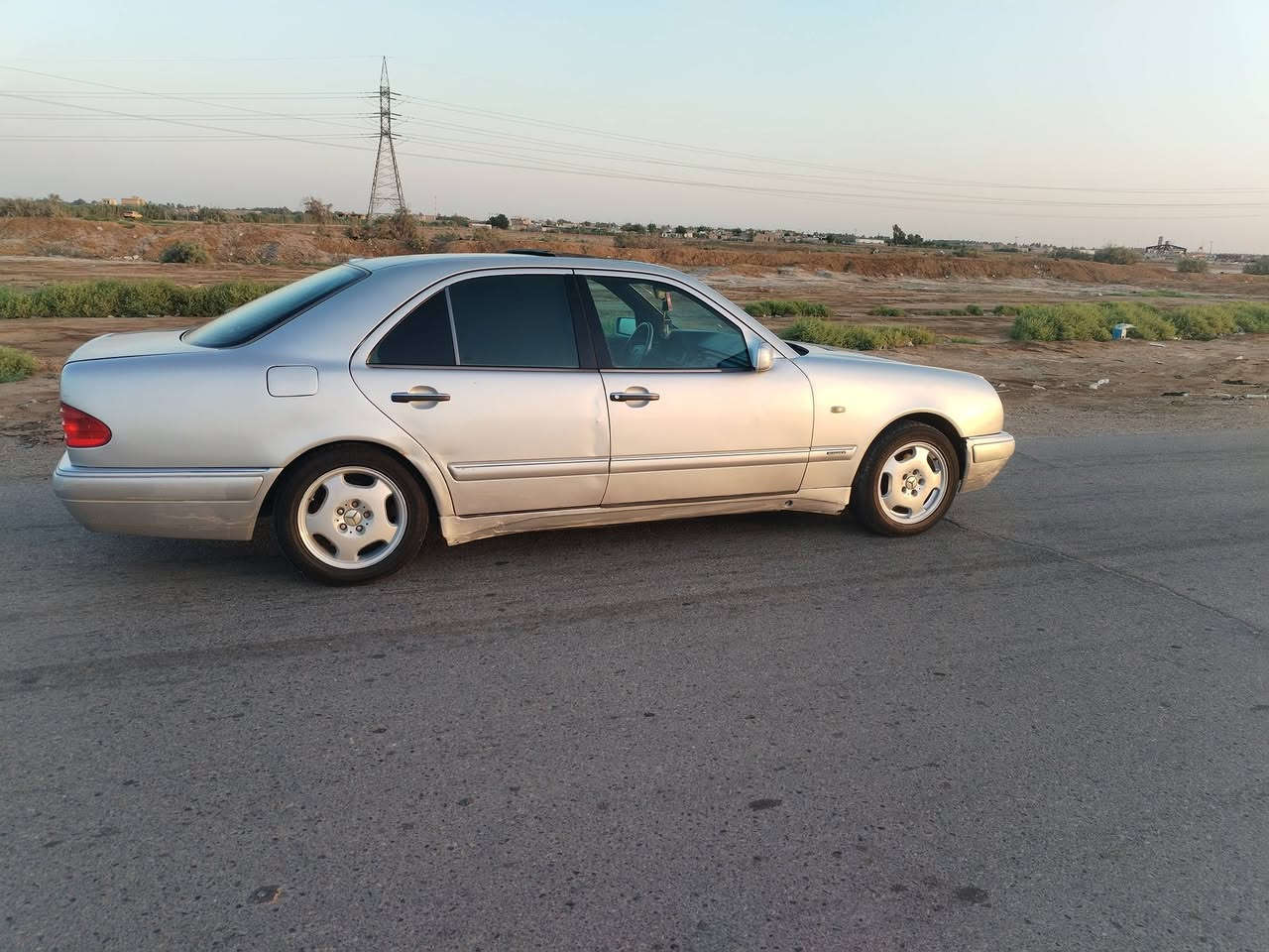 مارسيدس مديل الفين سياره جاهزه مكينه وكير والحداديه وتخم تاير وتبريد جاهزه بيع او مراوس ***********
