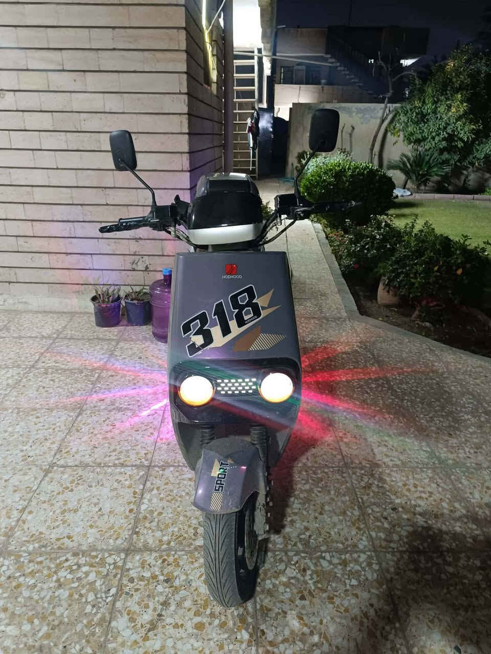 دراجه ٣١٨
٦بطاريات ٣٥ امبير 
اربع سرع سرعه الحقيقيه ٧٥ ملف ٢٠٠٠
مثبت سرعه دبل اشاره 
بلوتوث مكان شحن 
لايت عالي ناصي 
شاحنه اصليه تفصل من تفول شحن 
جوزه قاطع داوراه 
مكان تخزين 
كارت وبصمه 
ضد الماي 
سعر ٦٥٠
بريكات هيدروليك ونشره 
مكان بغداد شعب ***********
