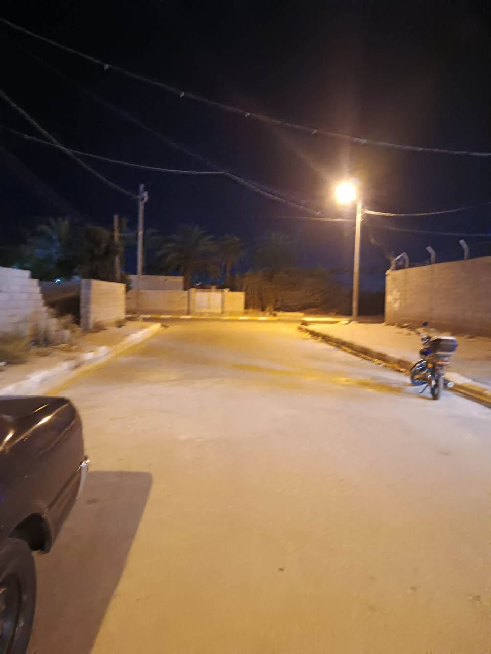 بيت في قضاء الحي منطقه حي الظباط وار قسم البلدي  البيت عباره عن بيتين المساحه 450 طابو صرف تحويل ثاني يوم صب طابرك البيت رقم// 1 // مطبخ سيراميك حديث //3 // طول // العرض// 4//  متر هو صاله //9//متر  طول عرض  //4 // متر   غرفتين نوم 💤 //هول طول 10 متر // 4 ونص // متر  // حديقه كبيره مع صحبات خارجيه سيراميك ////كراج يتسع سيارات عداد اثنين  عرض الشارع عشرن متر مع انترنيت مع موالد ذهبي  هذ تفصيل البيت رقم واحد
بيت في قضاء الحي منطقه حي الظباط وار قسم البلدي  البيت عباره عن بيتين المساحه 450 طابو صرف تحويل ثاني يوم صب طابرك البيت رقم// 1 // مطبخ سيراميك حديث //3 // طول // العرض// 4//  متر هو صاله //9//متر  طول عرض  //4 // متر   غرفتين نوم 💤 //هول طول 10 متر // 4 ونص // متر  // حديقه كبيره مع صحبات خارجيه سيراميك ////كراج يتسع سيارات عداد اثنين  عرض الشارع عشرن متر مع انترنيت مع موالد ذهبي  هذ تفصيل البيت رقم واحد 

---------------يتكون البيت من 5غرف نوم ---------------

اابيت الثاني عباره عن صاله //8 // متر طول // عرض // 5 // متر  غرفتين نوم 💤  مطبخ  سيراميك حديث  5 //طول // متر //عرض //4// متر حديقه كبيره  صحيات خارجيه سيراميك حديث السعر خاص  190بيه مجال الاستفسار ***********
