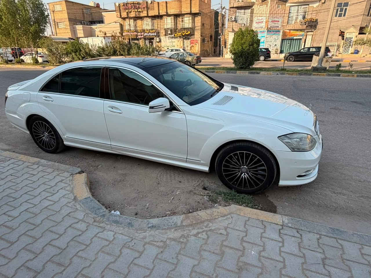 للبيع مرسيدس S350
فول موصفات 
بصمة 
وارد خليجي
بنوراما 
باب طويل 
بردات خلفي وجوانب 
داخل عسلي 
مكينه وكير بشرط 
تبريد ثلج 
رقم سليمانيه الجديد 
تحويل وكالة عادي 
حداديه جديده 
موديل 6 محدث 13 
بيبان شفط 
بيها قطعتين صبغ جمالية 
مكان السياره نجف 
سيارة جديدة مابيها نقص 
مال جناي 
بيع او مراوس بأقل منها
***********
