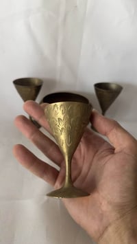 نحاس أصفر • نقوش يدوية • ٣ كؤوس ووعاء