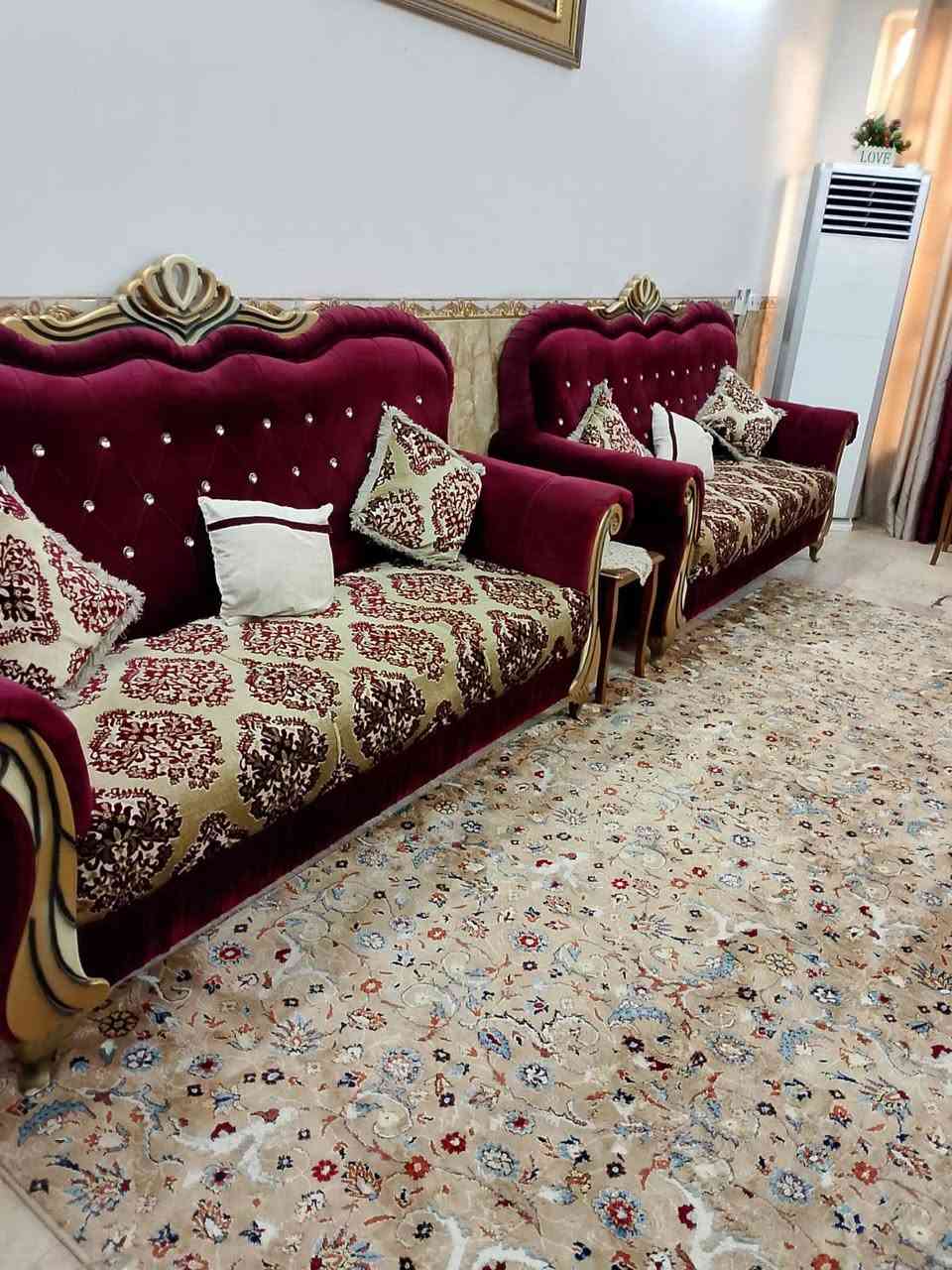 سلام عليكم تخمين للبيع تخم ملكي الماروني نضيف وشغل عراقي ثقيل  ١٠ مقاعد مع بردات  والديوان نضافه ٧٠ هم ١٠ مقاعد. سعرهن ٧٥٠. مكان غزالية ***********
