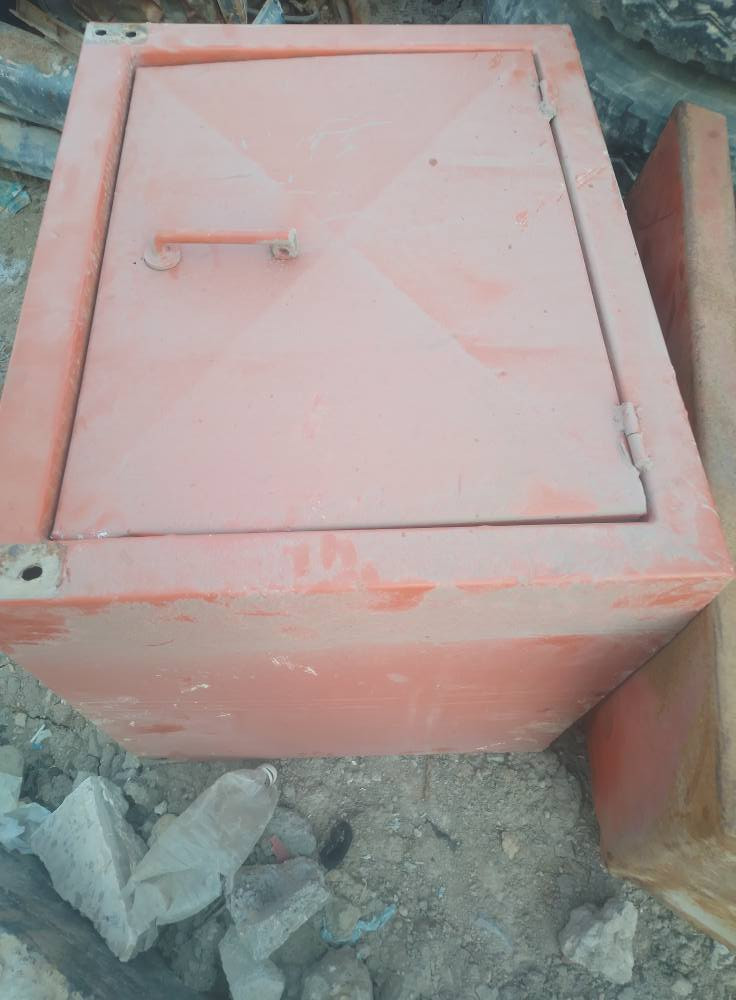 للبيع صناديق ومطبخ وثلجه وقاعده سبير  ***********
