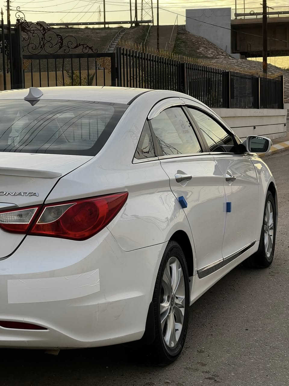 السلام عليكم جميعاً هونداي سوناتا خليجي موديل 2012 رقم سليمانيه دولي بسمي محرك 2400 ماشيه 115 السياره مكفوله تحكم استيرن شفتات استيرن اشاير بلمري مري شفط قطعتين تبريد شاشه وكامره صدر امامي وخلفي جديد تخم تاير جديد السياره مال جناي العنوان صلاح الدين بلد ..الاتصال ***********
