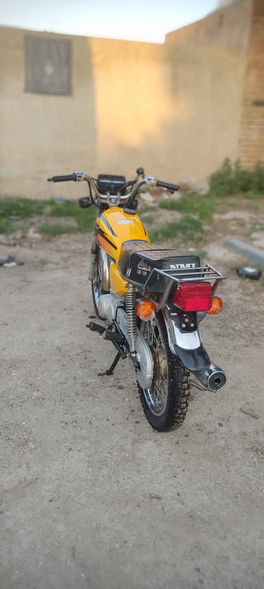 سلام عليكم دراجه اربع كير متياز البيع موديل 22 معمره 23 وراق صوليه كهرباء شغاله مكان كوت أنوار الصدر سعر 750  رقم الهاتف *********** واتساب خاص مفتوح 👍🏻
