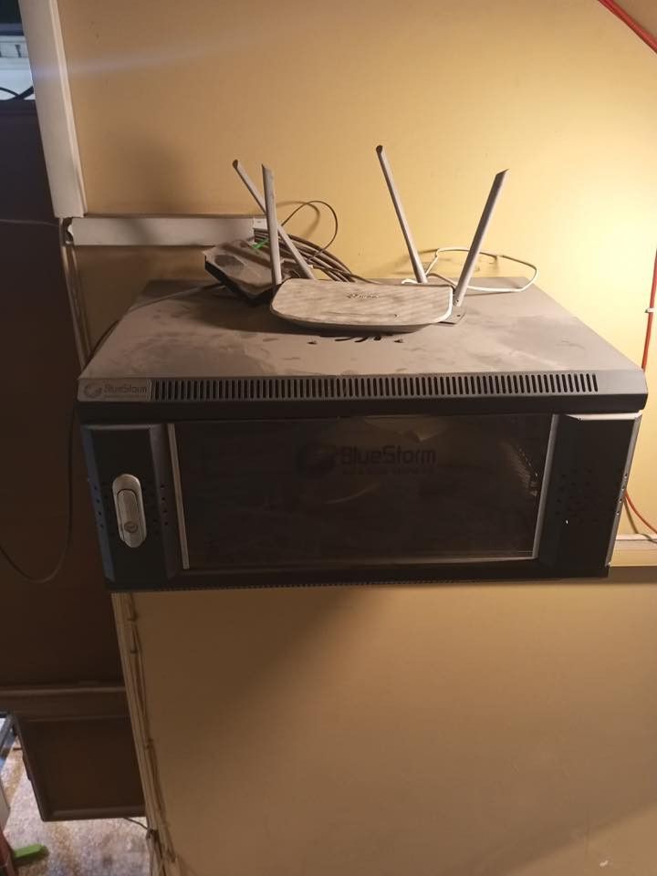 السلام عليكم أغراض مطعم مستخدمه للبيع
كاشير نضام سبيدو + ميز كاشير ١٢٠ + جرار + طابعات عدد ٢

قاصه + يو بي إس السعر كلهن ب٧٠٠

عجانه ١٥ كيلو ب٢٥٠ الف

كرل مكسيكي مشيف غاز وفحم صناعي جهاز جديد جدا ٣٥٠ الف

قواطع هواء عدد ٣ كبير ب ١٥٠ وسط ١٢٥ صغير ١٠٠

شاشه حجم ٥٠ ب٤٠٠ الف

براد كيك حجم كبير ٦٥٠ الف

عارضه صغير ب٢٥٠ الف

براد لبن + كلاصات عدد ٧٠ ب٤٥٠

براد +ميز بيتزا شغال ثلج سل ستيل ب٦٥٠

جهاز سلمندر كهرباء جديد جدا ٤٠٠ الف

لوحات رسم موجود عدد ٣ صغير ب٢٥٠ الوحده والكبير ب٣٠٠

دكتات حار وبارد ب٢٥٠ الف ثنينهن

تانكيات عدد ٣ ابو الالف + ماطور ب٢٥٠ الف

سستم كامرات عدد٨ + انترنت + بوكس + شاشه + يو بي إس خاص بالكاميرات يشتغل ساعتين ب٣٠٠ الف كلهن

عجانه مال كيك صغير ب١٢٥ الف

جلسات ارضيه

طاولات طعام احمر واسودّ بكل طاوله مع ٢ قنفات ب٢٠٠ الف متوفر عدد جيد

رفوف ديكور عدد ٣ خشب ٣٠٠ الف

متوفر سستم صوت متكامل مع ١٠ سماعات مع صوت نقي جدا

متوفر لوحات دلاله بسعر مناسب

متوفر أغراض مطبخ ونواعم وصحون وباسعار مناسبه

متوفر صفحه انستا وفيس عدد حقيقي بدون اي رشق

للتواصل فقط على الوتس اب***********

المكان كربلاء
