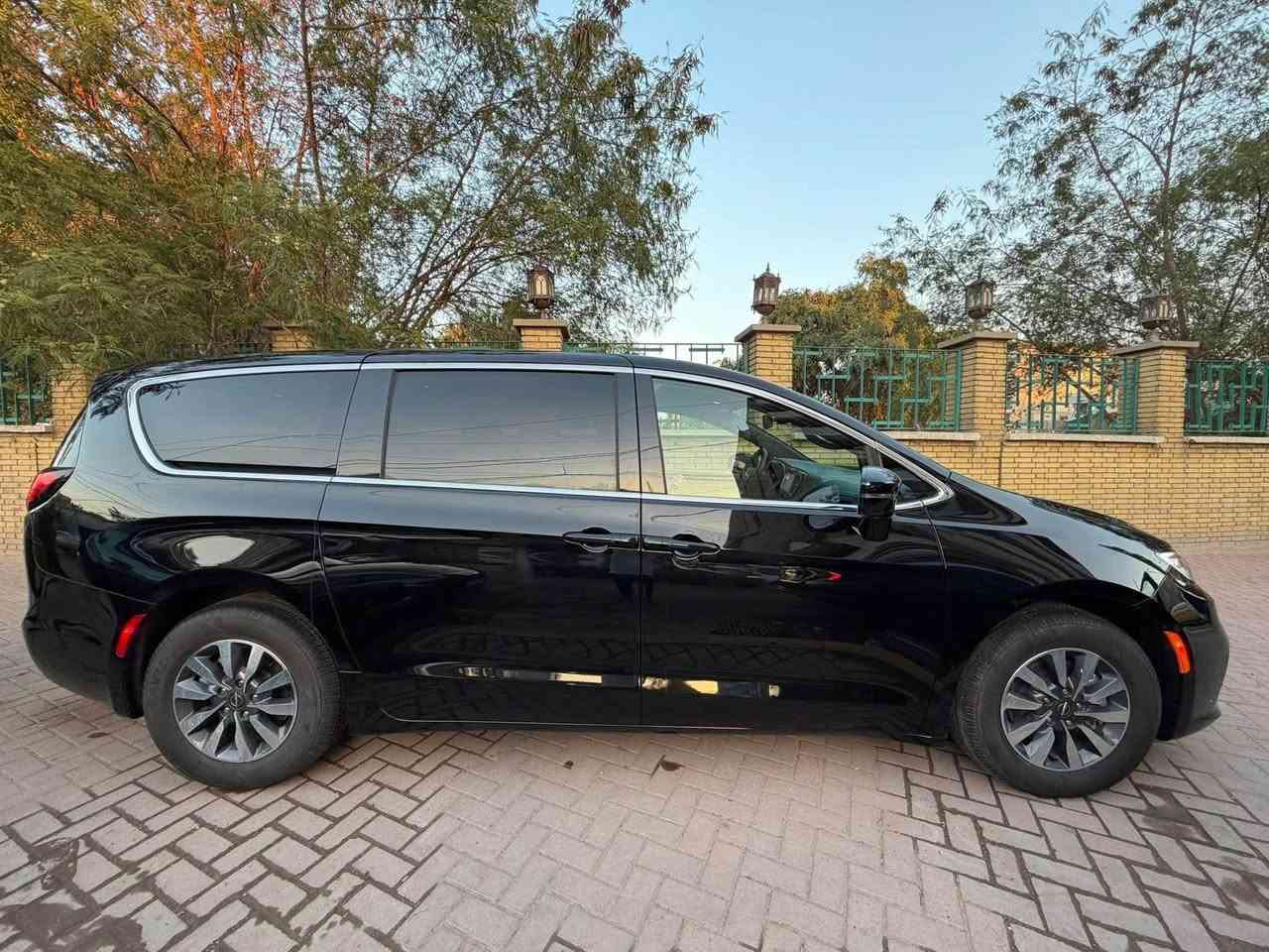 كرايسلر باسفيكا 2025 CHRYSLER PACIFICA HYBRID السعر 222$ ✅ تشتغل وتمشي بدون ايرباك ‼️

السعر ب222$ 🔥 الرقم مجاني معفي بدون رسوم ✅ 
داخلة بكتاب شهداء سكن بغداد 👍

الحادث كما موضح بالصور … فقط جاملغ بدون ايرباك ✅
بدون دواخل مكفولة من اللغد والشواصي ماشية 17 الف ✅
السيارة على حادثها ممصلحة تشتغل وتمشي بجم كبس ✅

ثلاث أنظمة - هايبرد - بانزين - بلك ان .

موديل 2025 ✅
بدون ايرباك ✅
ماشية 17 الف فقط ✅
 

#مواصفات تورنك L فول تجي عدا الفتحة :

1- بصمة تشغيل وابواب بصمة 5

2- هاند بريك بصمة كهربائي

3- محرك 6 سلندر 3600 هايبرد وبانزين بلك ان

4- هيترات بالكشنات

5- رادر امامي وجانبي 

6- بيبان كهرباء ( تحكم ريمونت ) وبصمة أبواب 

7- صندوق كهرباء شفط بصمة 

8- رادار امامي خلفي بريك ذاتي توقف مانع تصادم

9- كشنات جلد VIP منفصل 7 راكب

10- مانع انزلاق 

 11- كشن خزن ميموري حركات 2

12- لايت لد الشكل الجديد 

13- تنبيه الخروج عن المسار 

14- تبريد مركزي ثلاثة قطع منفصل

15- تدفئه كراسي وستيرن تدفئة

16- تحكم استيرن فول 

17- اشاير بالمري وهيترات بالمري

18- تشغيل عن بعد 

19- كير ماوس 

20- مثبت سرعة 

21- منافذ USB و TiBC متعددة خلفية وامامية

22- حاكيات متعددة

سعر مناسب 🔥 222$ ✅ 222$ 🔥 ✅ 

السيارة تشتغل وتمشي جديدة حيل ماشاء الله ✅ 

مكاني الاعظمية للاستفسار اتصل ***********

‏‭ بغداد, العراق
