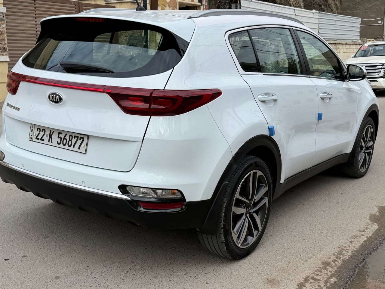 السلام عليكم عندي سبورتج 2020 السياره كفاله من الصبغ والضربه والتبديل بيها مكانين صغار بارد فقط رقم اربيل تحويل مباشر ماشي 75 الف حقيقي
محرك 2000
كشنات كهرباء
مري كهرباء 
قطعتين تبريد
داخل حمصي
حساسات
شاشه ايباد
كاميرا
وباقي المواصفات المعروفه
السسسعر 200$
مكاني بغداد الرصااااافه
للاتصال
*********** بغداد, العراق
