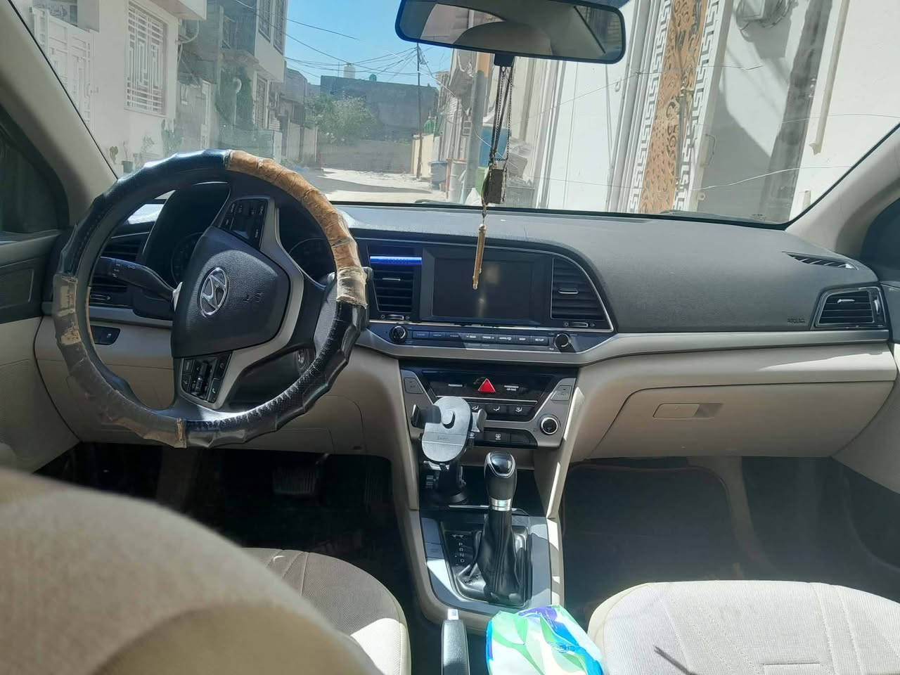 السلام عليكم. للبيع سياره. النتره موديل 17 أمريكي . بدون حادث ليبل واحد   
حداديه كير تبريد تدفئه كله شغل. بس بيه صوت ب المكينه 
السعر 105 وبيه مجال.  مكاني كربلاء المقدسه 
الستفسار  اتصل. ***********
***********
