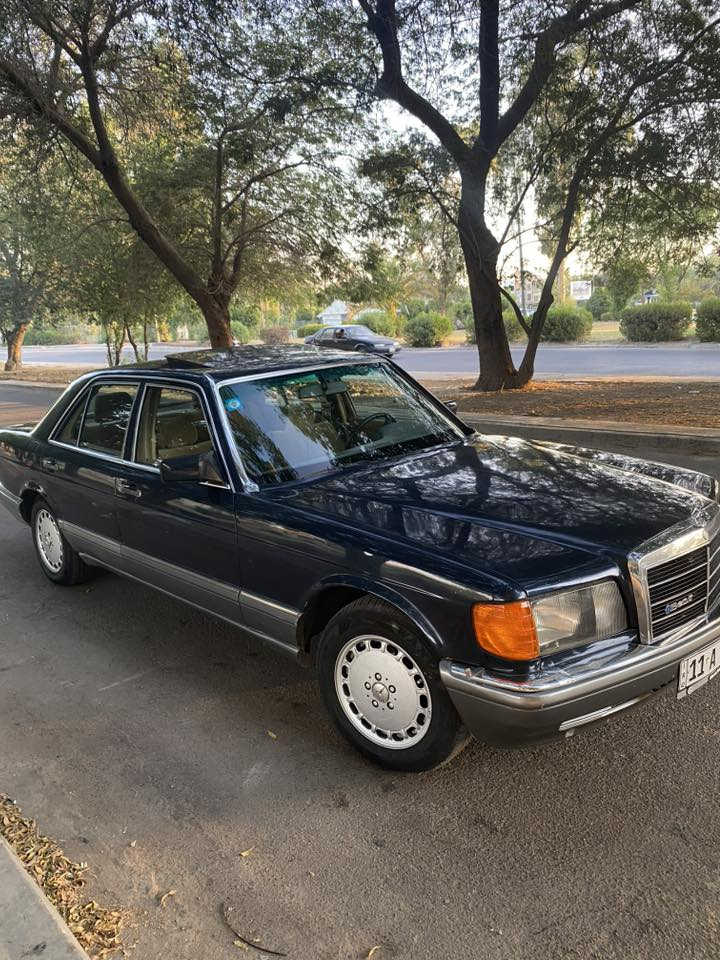 مارسيدس جامبو موديل 1987
300SE 
لون نيلي 
مصبوغه عام للجماليه 
بدون ضربه 
قواعد دبل مكفولات 
صدر امامي خلفي جديد 
تبريد شغال 
جميع كهربائيات السياره شغاله ماعده الفتحه ..قمجي فالت فقط
مكينه قبغ اسود مكفوله 
كير مكفول 
لايوجد اي مشاكل ميكانيكيه بالسياره 
داخل السياره مخمل عسلي نضافه 80‎%‎ 
جام كهرباء 
كراسي كهرباء 
سيتم صوت شغال 
السياره جاهزه من كلشي 
مكان السياره بغداد الكاضميه 
سعر 69 ورقه وبيهه مجال للشراي 
رقم : ***********
