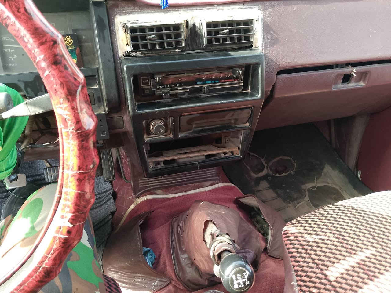 نيسان 92مديل اكشن جديد توني شهادة كهرباء كلة شغالة رقم بصرة رقم نكليزي بسمي مكاني  البصرة *********** سعر 37
