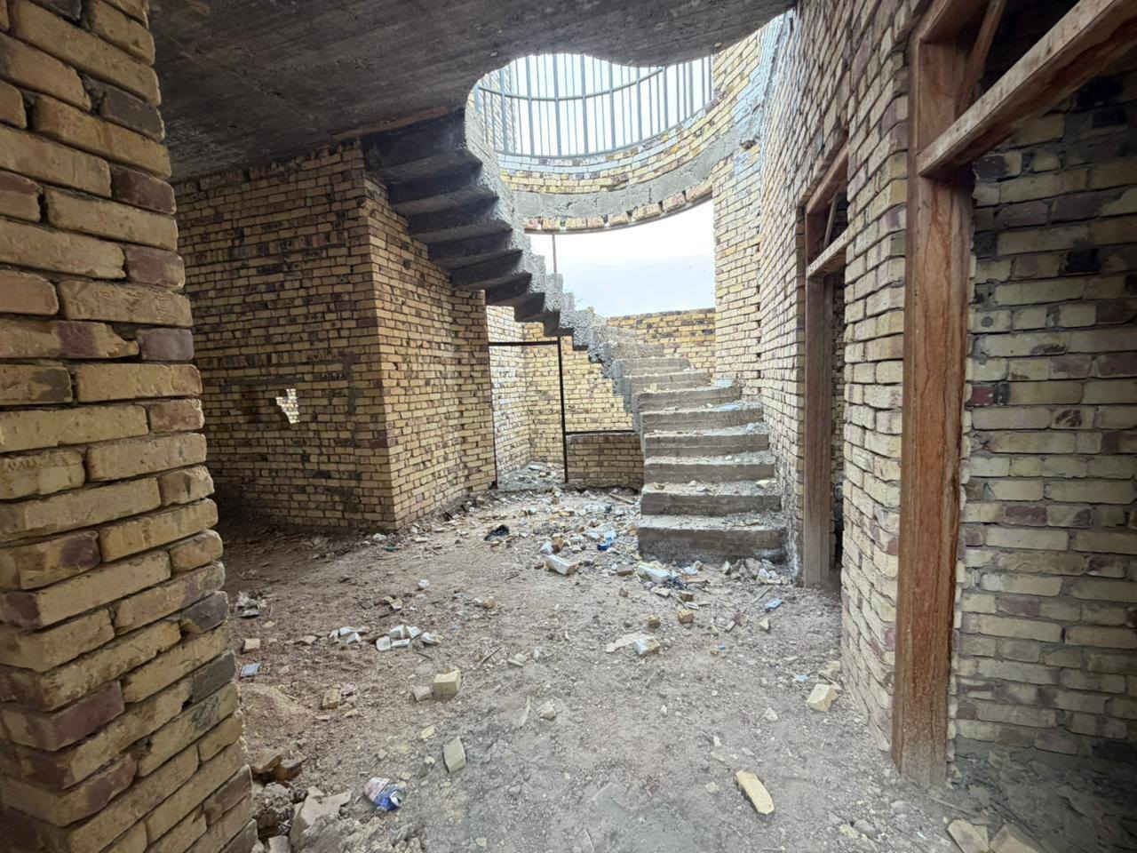 بيت للبيع
مساحة 200 سند 25 
يتكون غرفة ثنين
 و استقبال وصاله  ومطبخ حار بارد ومكتبة  حمامات عدد 2 داخلية و خارجية
 العنوان البو جاسم مقابل شارع الوكفة القديم  بنزله المجمع 
الاستفسار أتصل  *********** واتساب او مراسلة الصفحة
