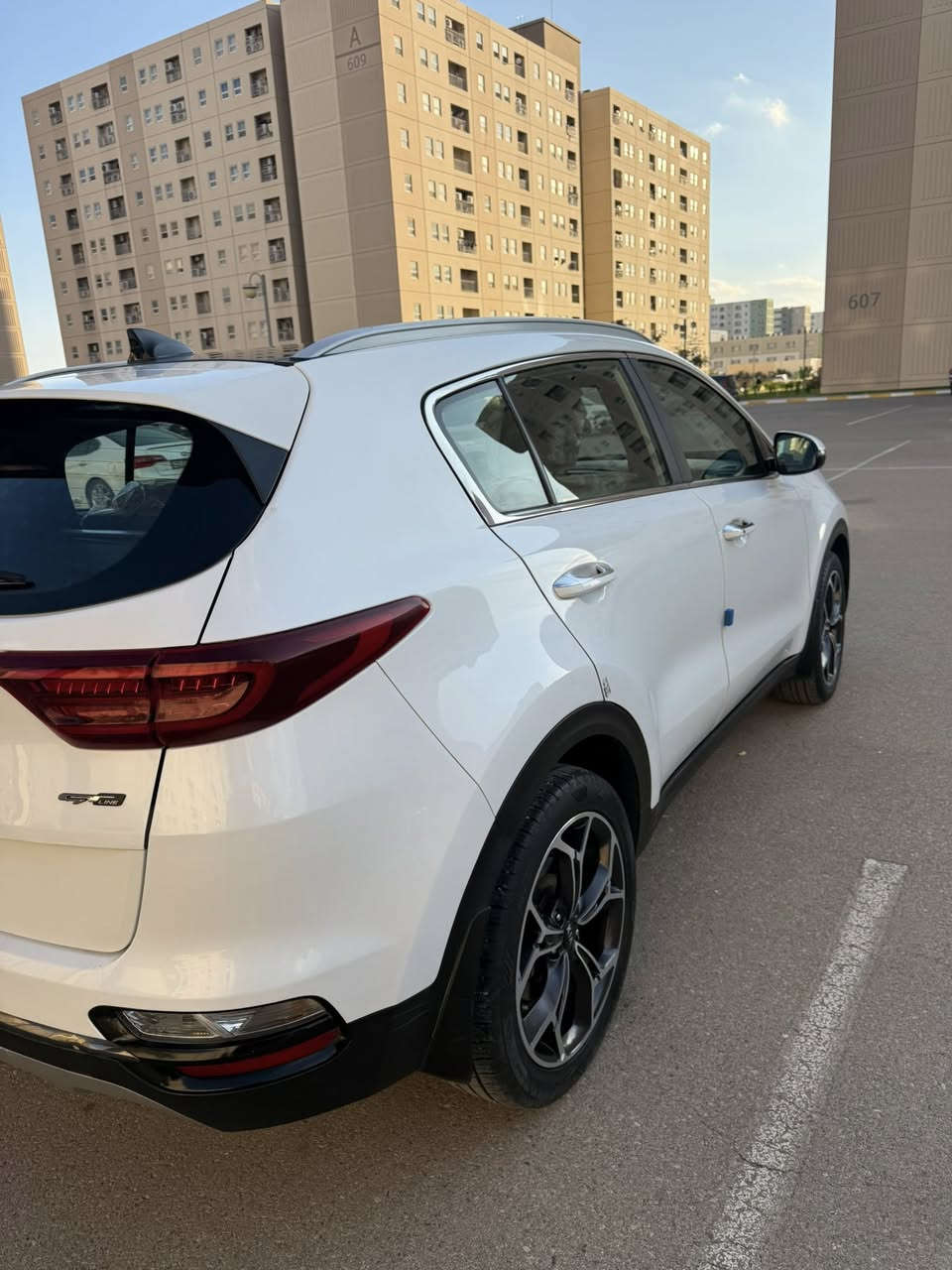 السلام عليكم
كيا سبورتج خليجي(جيتي لاين)  
 موديل 2021
ماشية 56
 فول 1/1 اعلى فئة بالموصفات معوفة لجيتي 

موصفاتها : 
مكينة 2000 
بصمةتشغيل
بصمة عدد 2
وبصمة ابواب 
وبصمة صندوك
بانوراما
ترحيب عند الاقتراب
شاحن واير لس
مري شفط 
جنطه كهرباء 
لد نهاري  + بك لايت LED 
لايت ضباب
ويل كب 19
كشنات جلد + كهرباء السائق والصدر
مود درايف DRIVEMODE 3انضمه
ستيرن رياضي  حرف Dمختوم بجيتي
تحكم ستيرن فول مع تحكم بلوتوث
قطعتين تبريد امامي خلفي 
سايد بريك بصمة 
زراگه لايت
لايت اوتو
اريل نفكيشن
حساس امامي
حساس خلفي
نضام منحدرات
5 ويل مال جيتي
شفتات ستيرن
شاشة اعطال
مكفوله 
السونار موجود
رقم بغداد باسمي تحويل مباشرة 
225 ورقه 
اي استفسار 
***********
مكان بغداد بسماية
