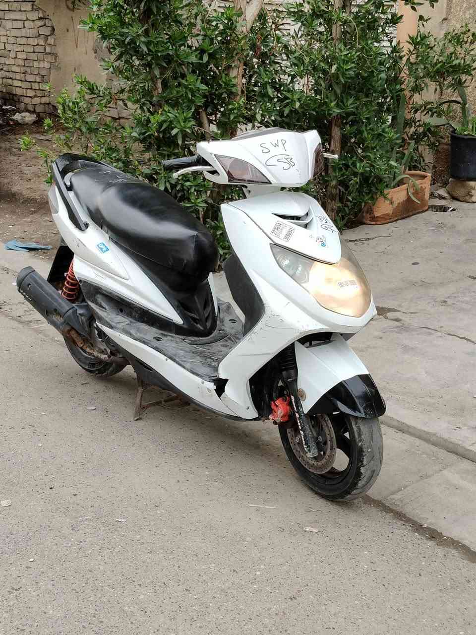 للبيع سكنس مكينة خرسة كفالة لا دخان لا تبخير
كهربائياتها كاملة نقصها فقط دشبول محترك  نص نكرة السعر 500 مجال بسيط سعب شارع الصحة ***********
