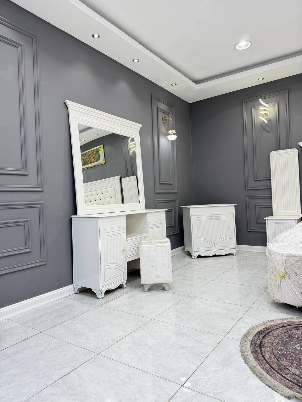 غرفة نوم
🔅تفاصيل الغرفة المرمري  ....

 خارج ٤ملم ام دي اف 🔺
وداخل معاكس  ٣ملم 
صبغ حراري  درجة اولى 

عدد القطع  ٧ قطع 😍
🔺1 //جرباية  قياس  ١٦٠ × ٢٠٠ 
🔺//ميز جانبي ايسر قياس ٥٠
🔺2// وميز  جانبي  قياس ٥٠
🔺3// زاوية ارتفاع مترين عرض ٨٠
🔺4// وميز بلازمه  
🔺5//وميز مراية ارتفاع مترين عرض ١٢٠
🔺6// وكنتور ٦ باب  ارتفاع مترين و١٥ طول ٣ متر و١٥

القطعه الثامنة حسب الطلب شازلون
للحجز والاستفسار مراسله الصفحة او الواتساب ***********
