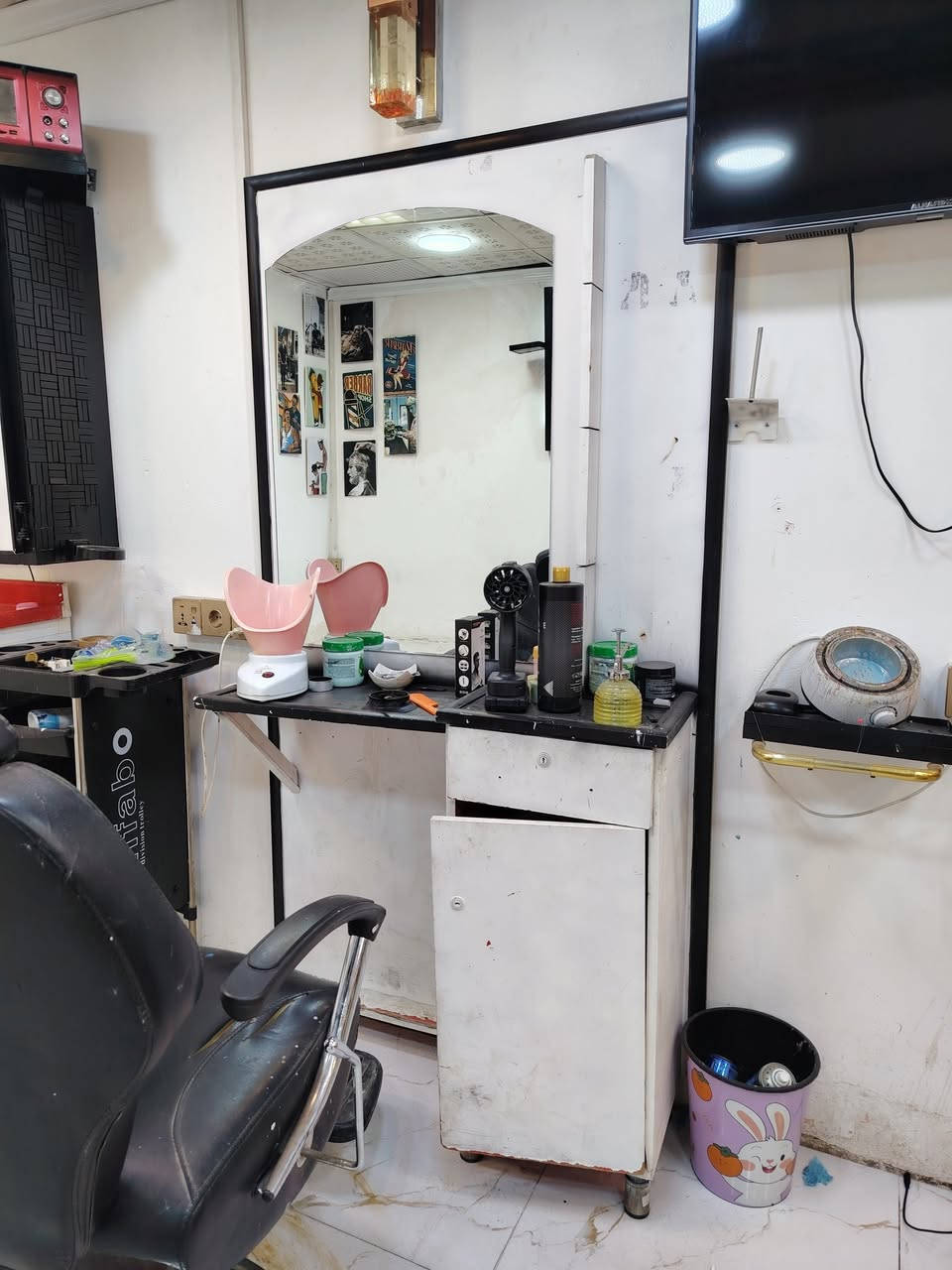 هذني 3 ميوزه أو مغسله اوكرسي
مغسله

المرايه و مغسله

كرسي حلاقه

مكان وين؟؟ كركوك دوميز *********** بي وتساب هم
